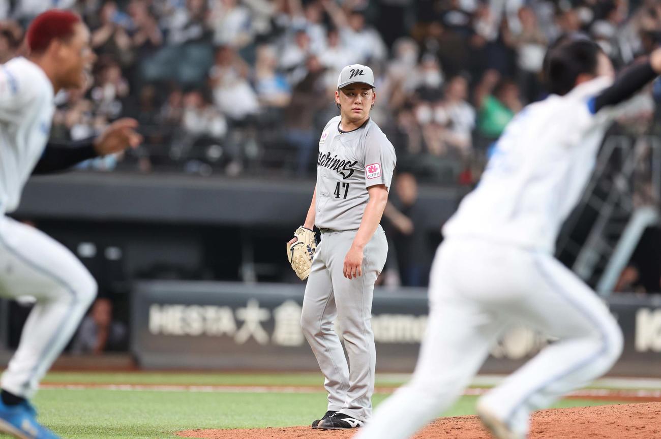 日本ハム対ロッテ　9回裏、郡司にサヨナラ打を浴びる鈴木（撮影・黒川智章）