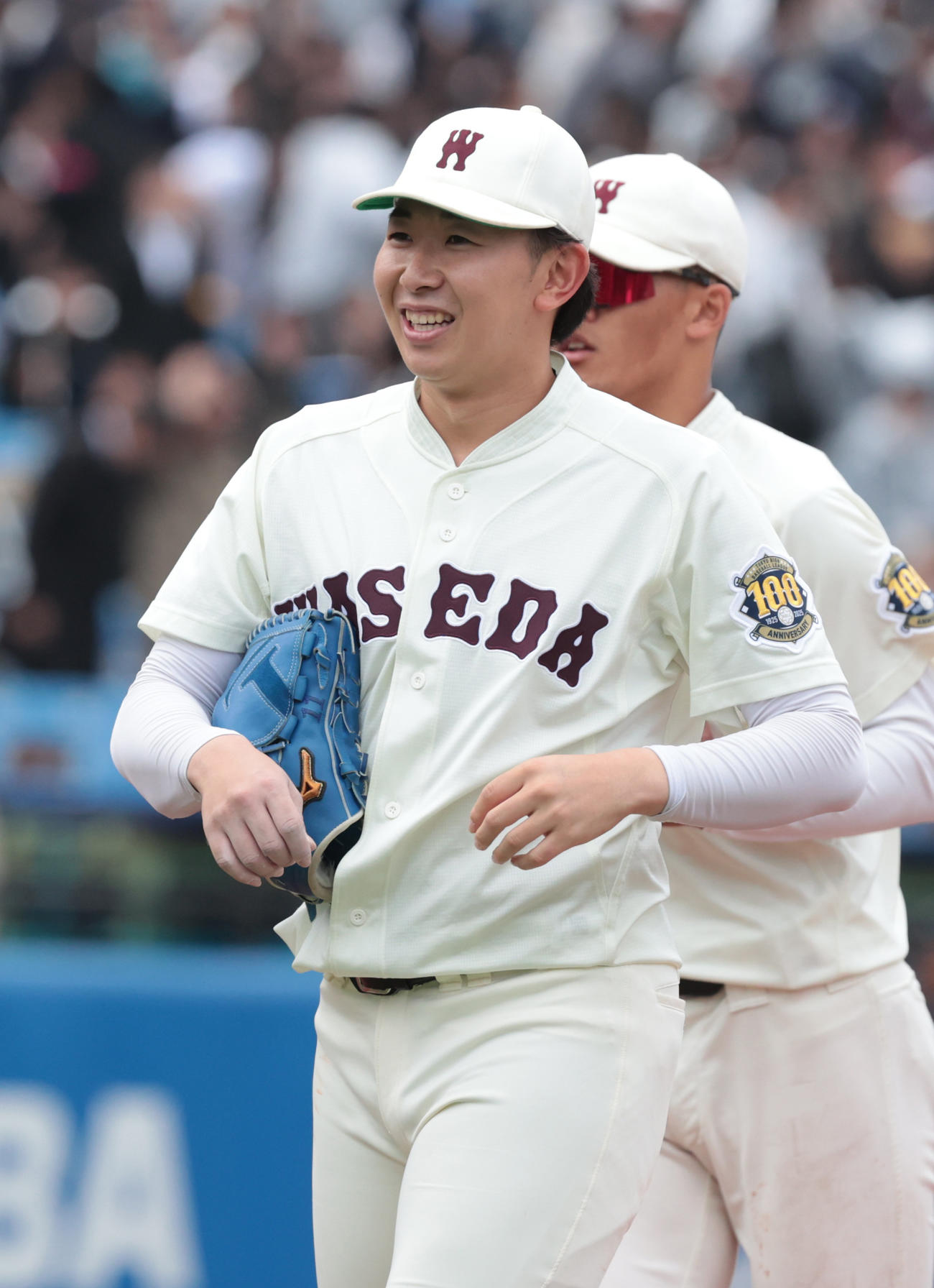 早大対慶大　6回のピンチを抑えた早大・伊藤樹は笑顔を見せる（撮影・柴田隆二）