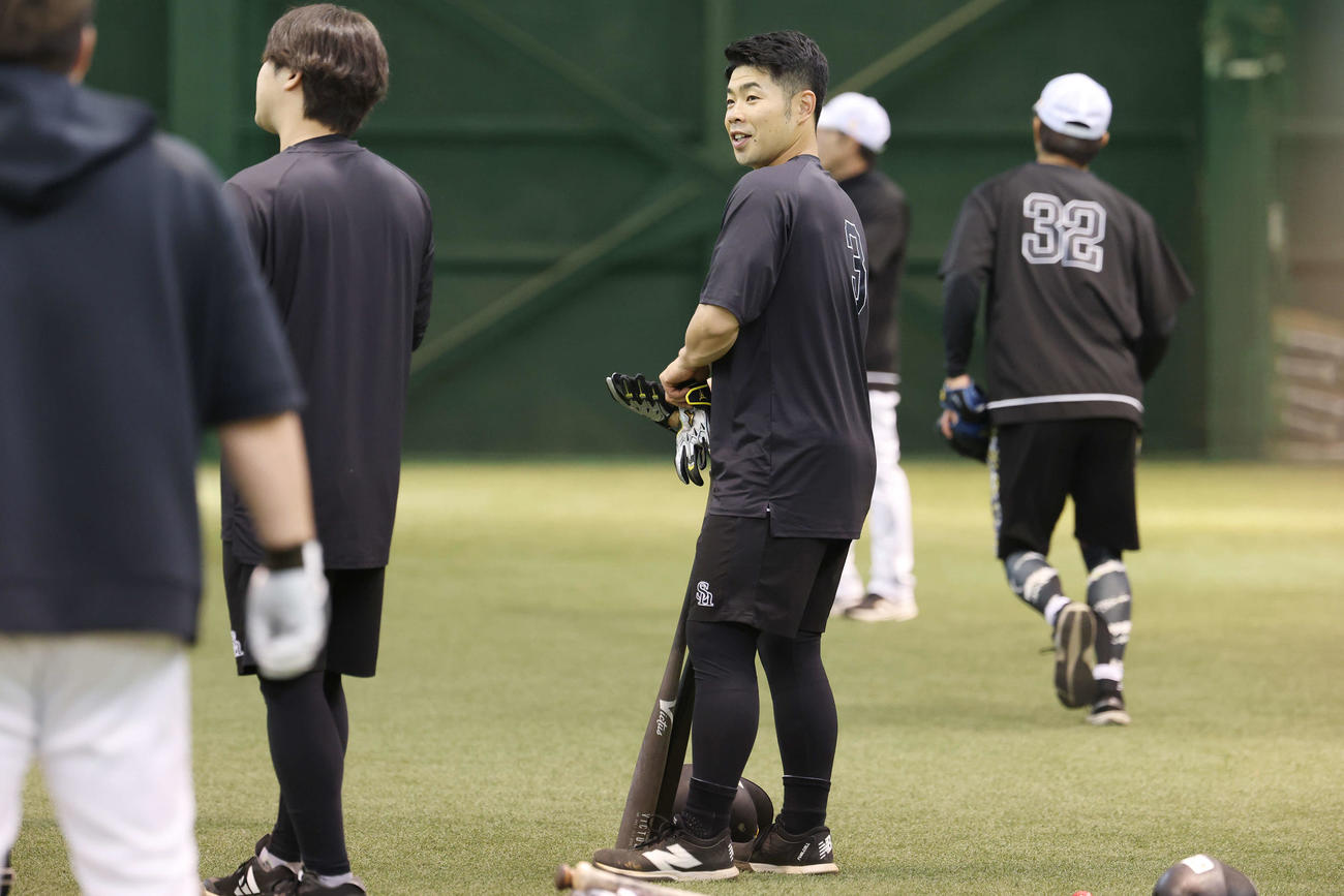 室内練習に臨むソフトバンク近藤（撮影・宮地輝）