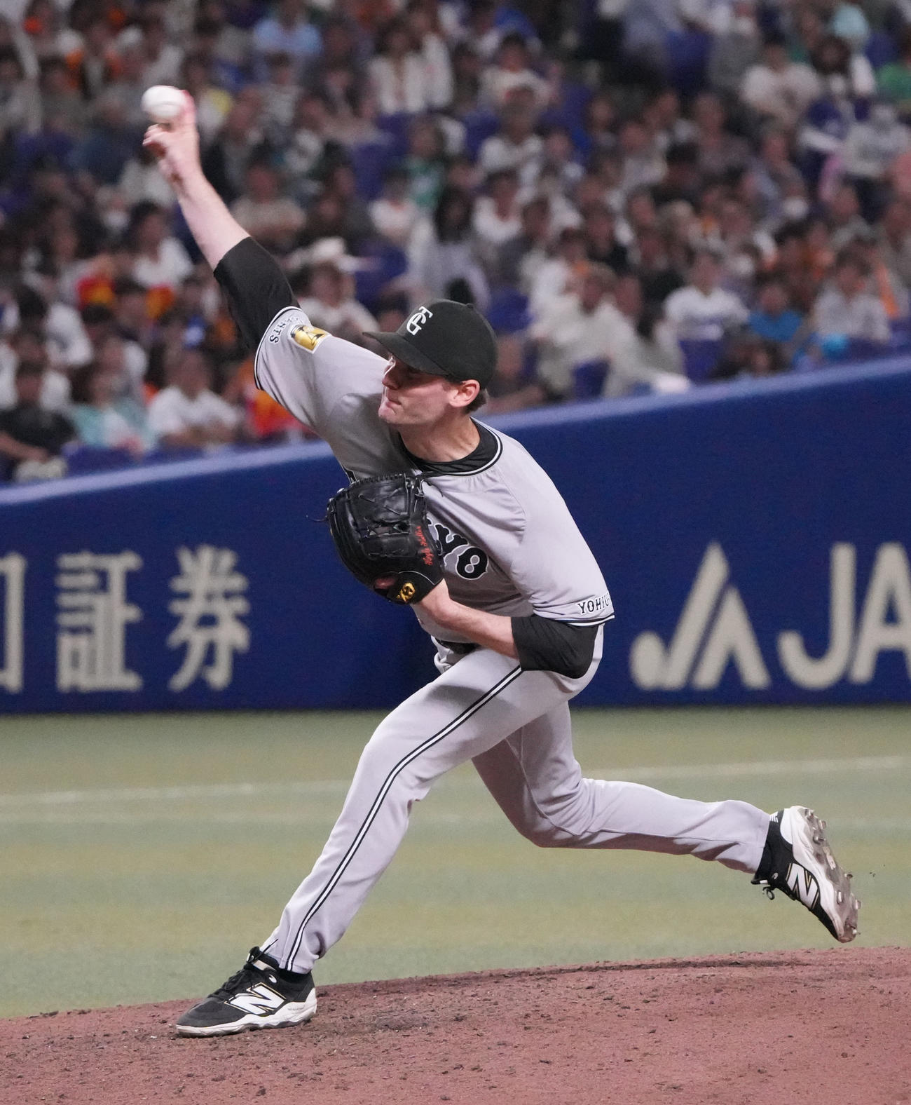 中日対巨人　8回裏、巨人2番手で登板するケラー（撮影・森本幸一）
