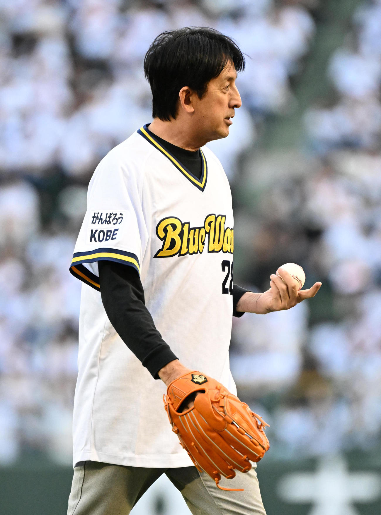 メモリアルピッチを務める星野伸之氏（撮影・石井愛子）