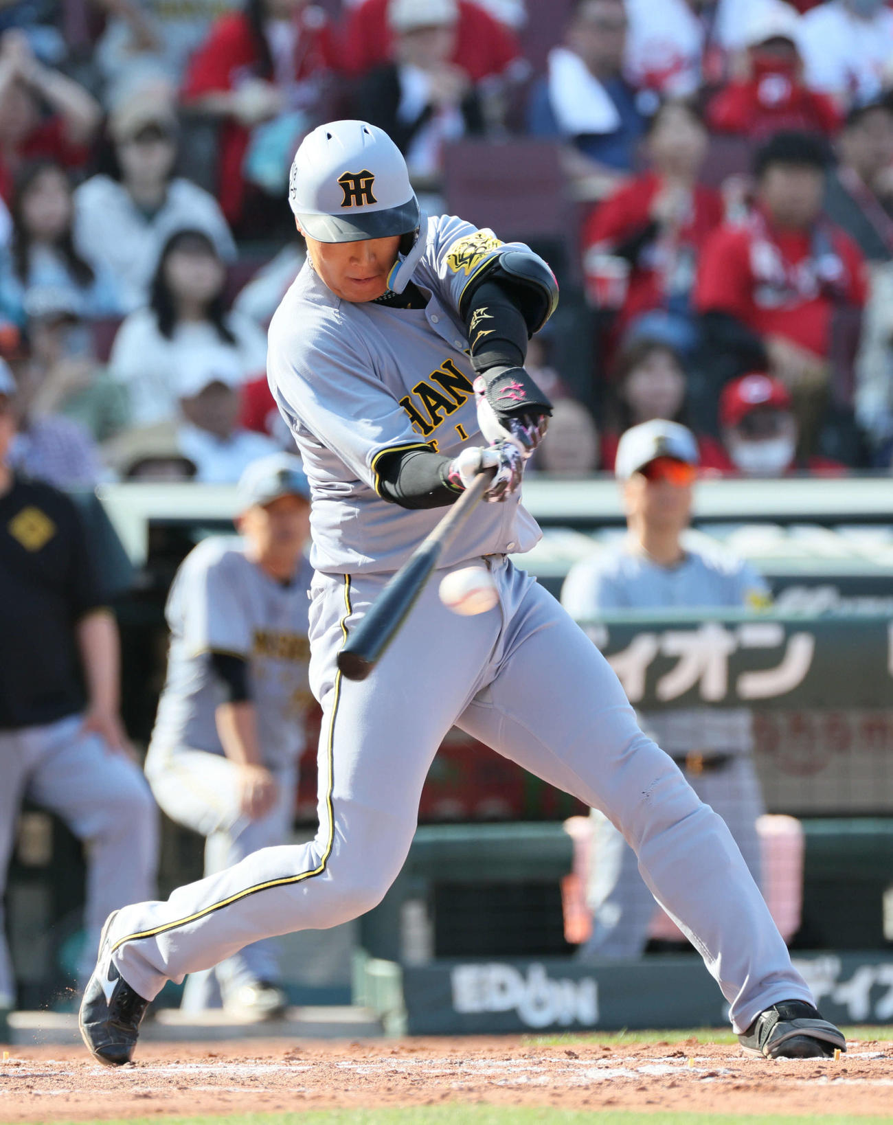 広島対阪神　9回表阪神2死一、三塁、大山は右適時打を放つ（撮影・加藤孝規）
