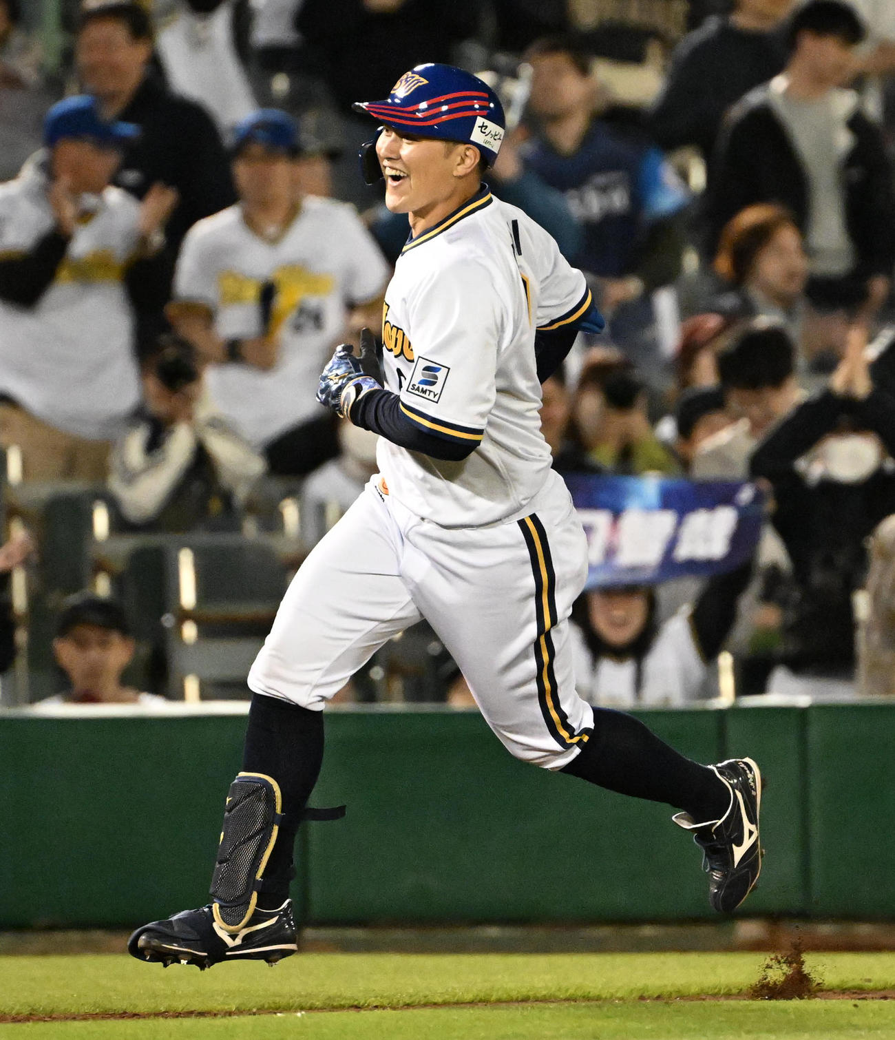 オリックス対西武　11回裏オリックス2死、野口はサヨナラ本塁打を放つ（撮影・石井愛子）