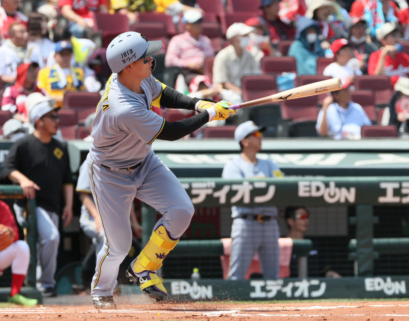 広島対阪神　1回表阪神1死二塁、森下は先制左越え2点本塁打を放つ（撮影・加藤孝規）