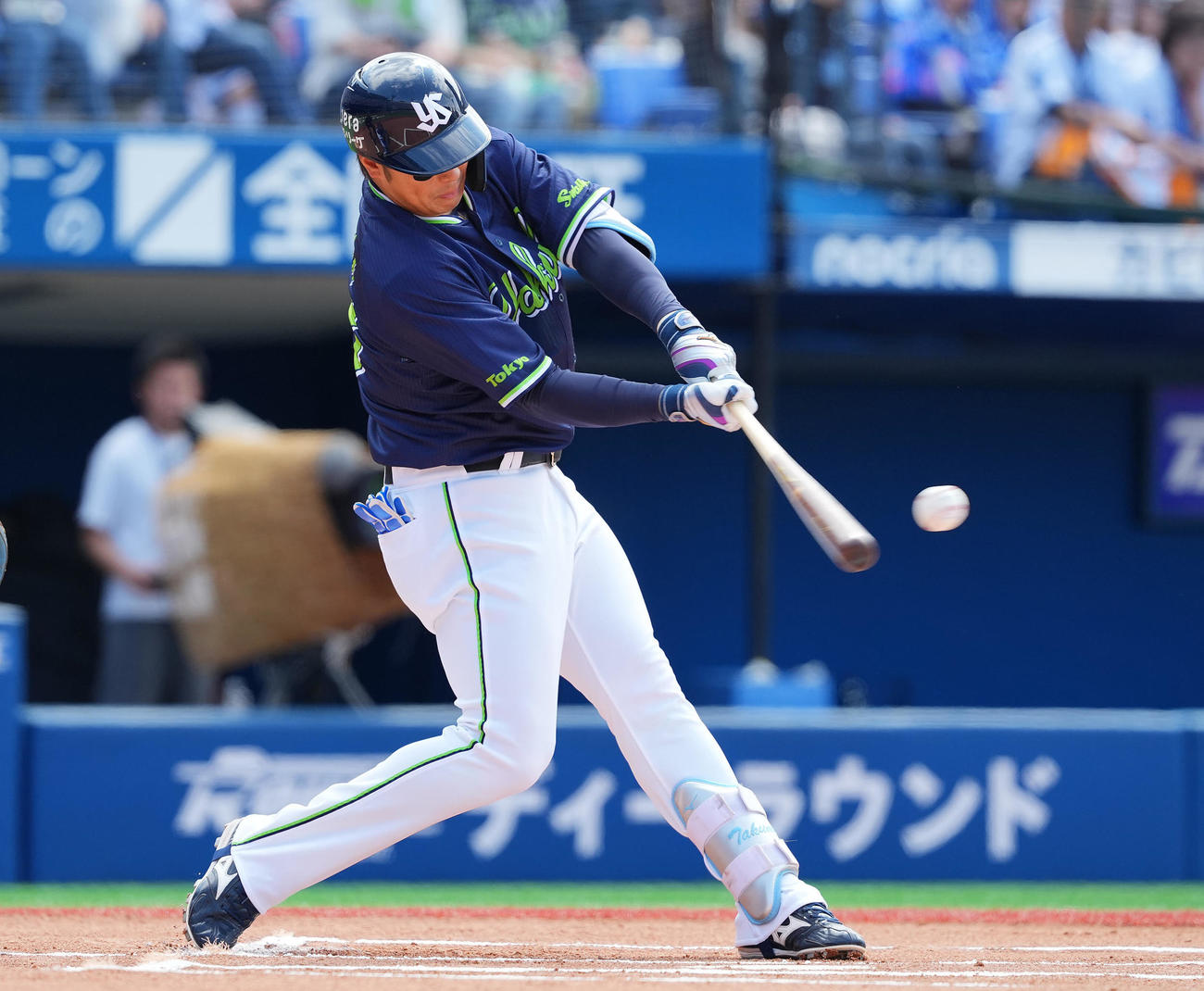 DeNA対ヤクルト　1回表ヤクルト無死、初球で先制の先頭打者ソロ本塁打を放つ北村拓（撮影・垰建太）