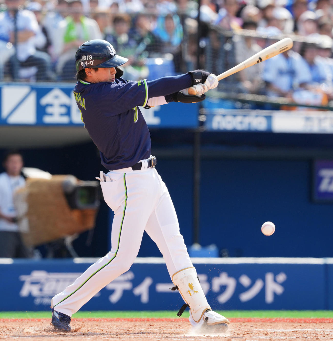 DeNA対ヤクルト　5回表ヤクルト2死三塁、適時内野安打を放つ山田（撮影・垰建太）