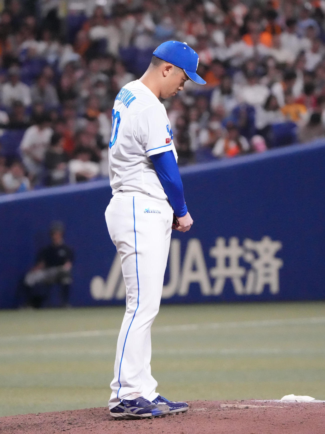 中日対巨人　9回表巨人2死一塁、リチャードを三振に仕留めポーズを決める松山（撮影・森本幸一）