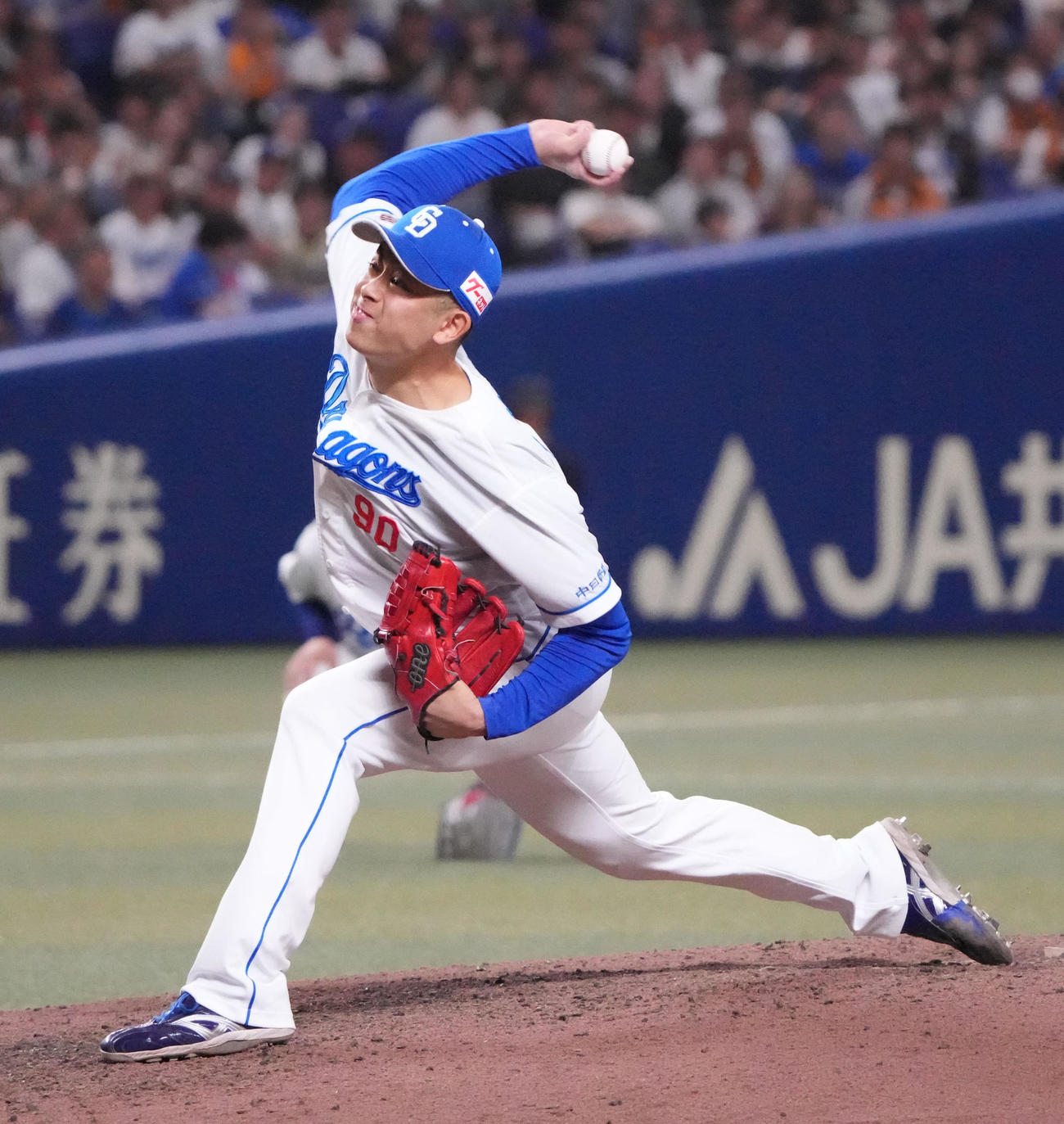 中日対巨人　9回表、中日3番手で登板する松山（撮影・森本幸一）