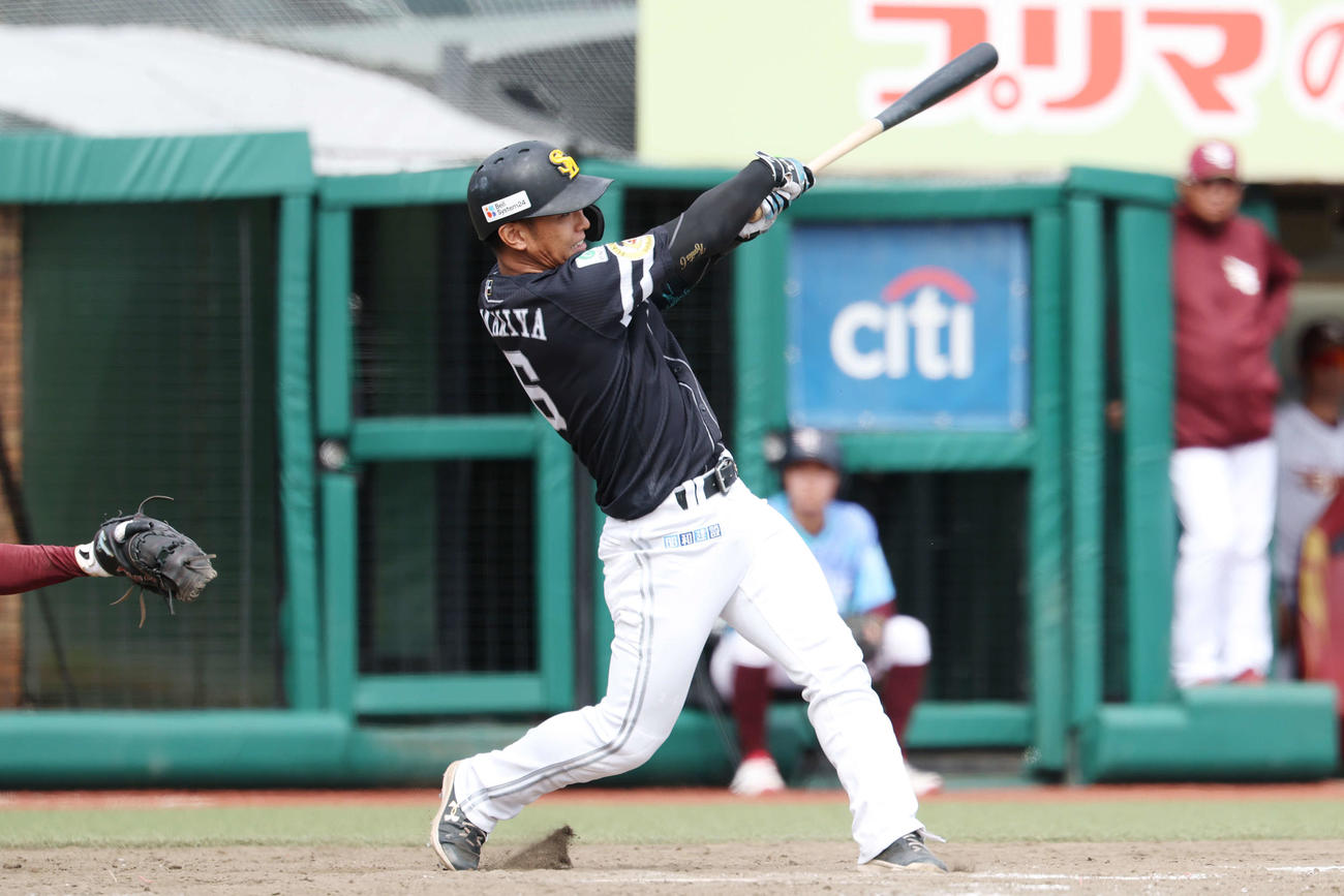 楽天対ソフトバンク　5回表ソフトバンク1死、遊ゴロに倒れる今宮（撮影・宮地輝）