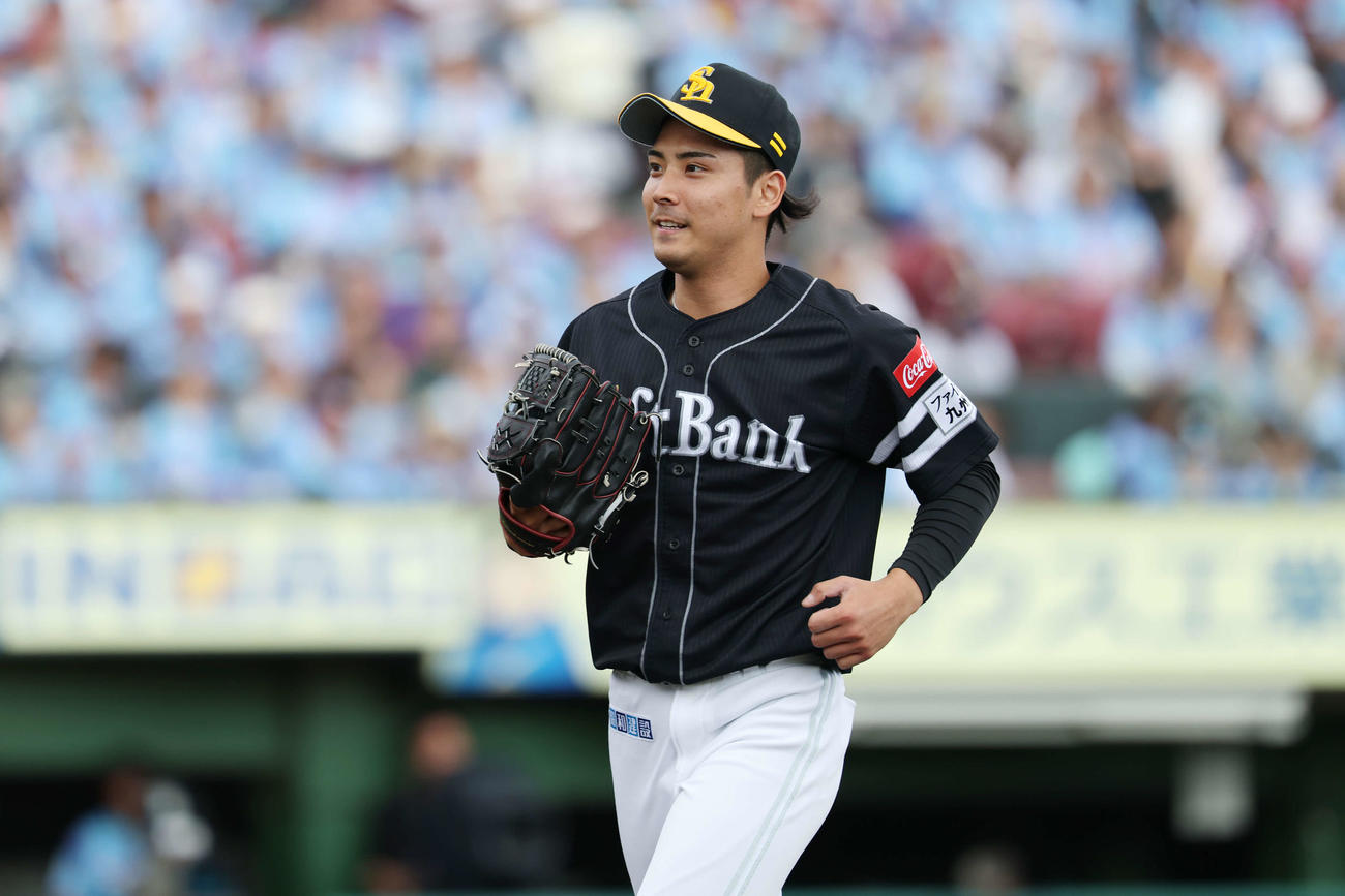 楽天対ソフトバンク　8回裏を無失点に抑えたソフトバンク大野（撮影・宮地輝）