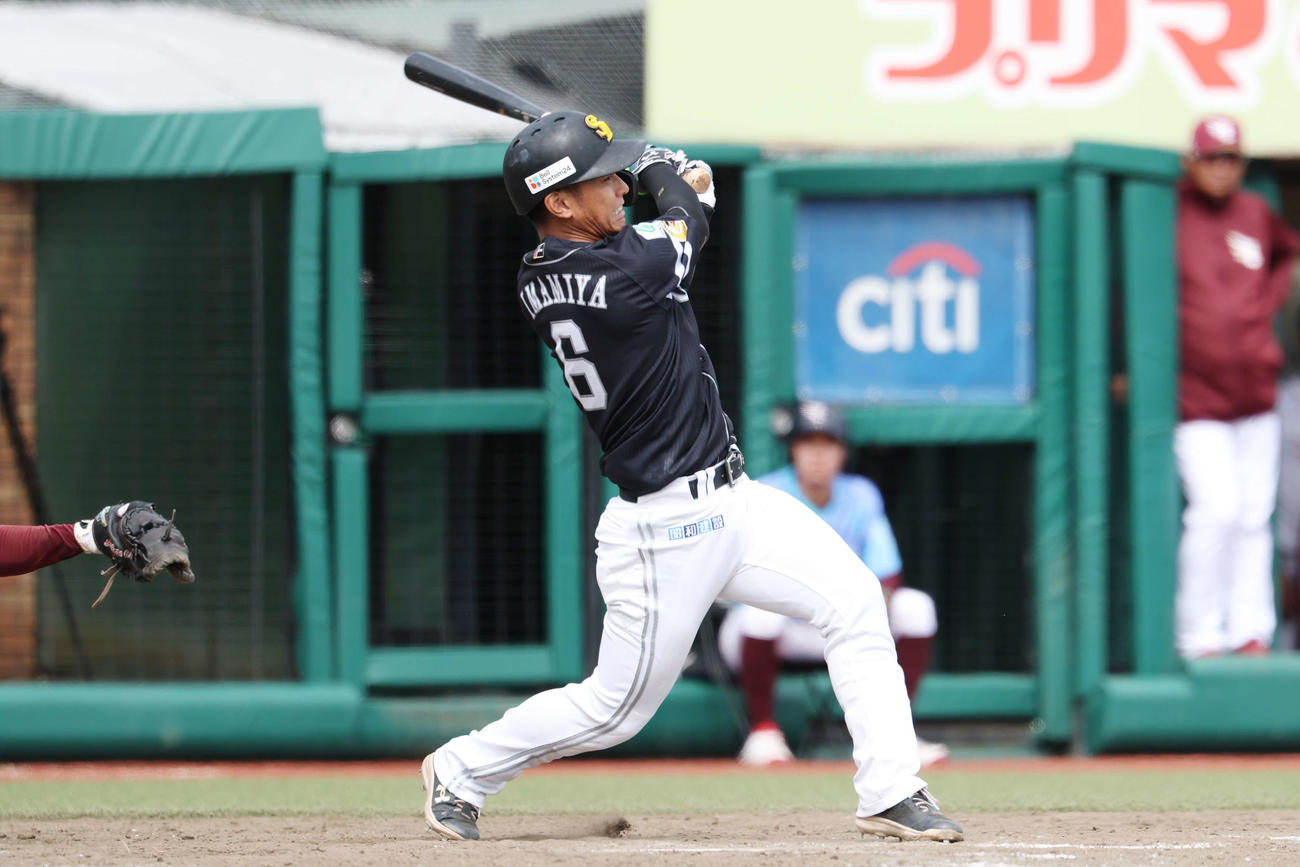 楽天対ソフトバンク　5回表ソフトバンク1死、遊ゴロに倒れる今宮（撮影・宮地輝）