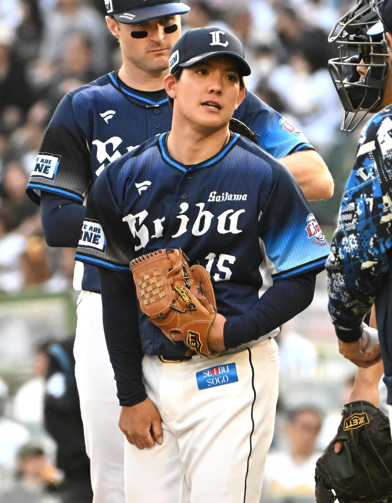 オリックス対西武　6回途中で降板する与座（撮影・石井愛子）