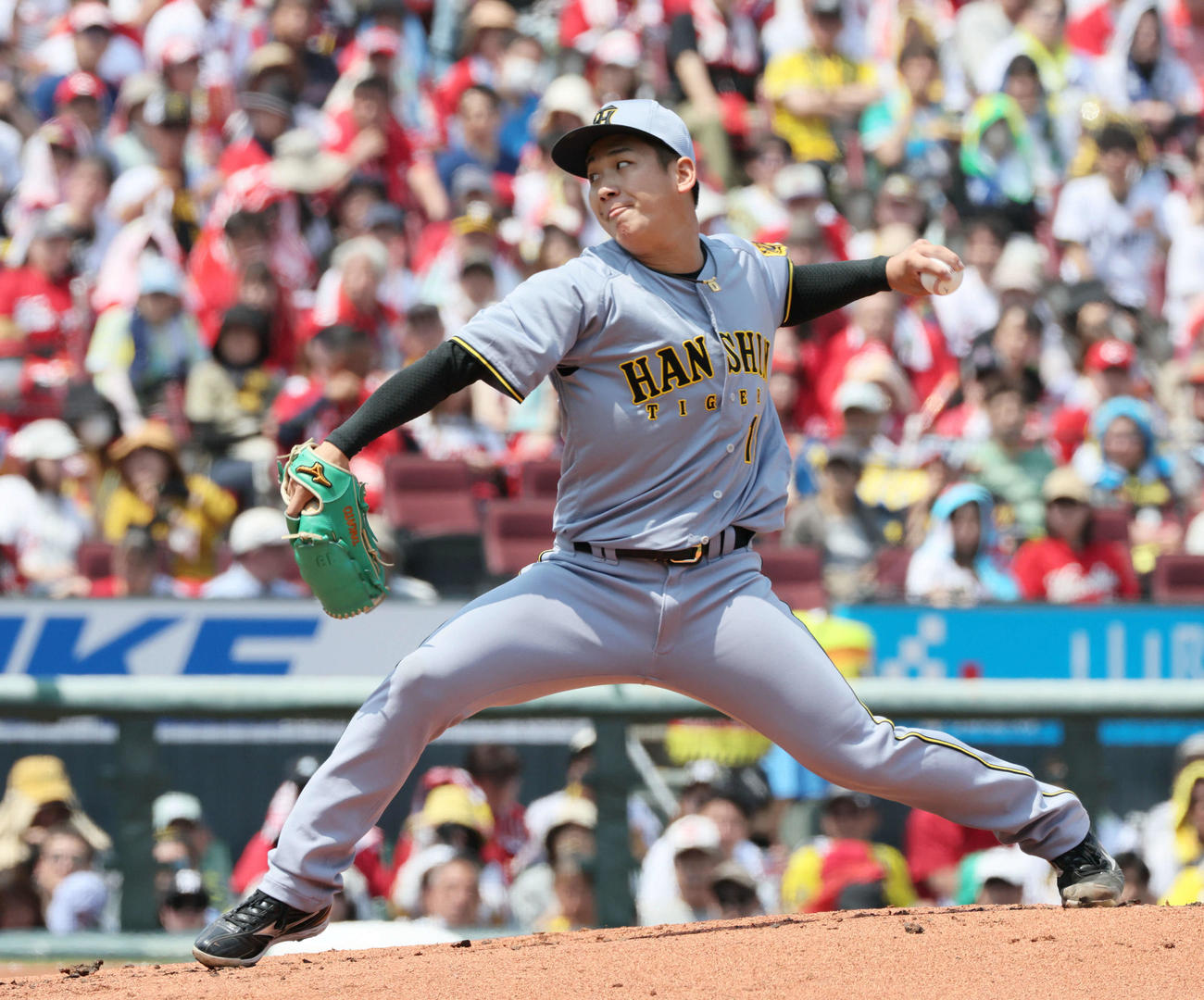 広島対阪神　阪神先発の伊原（撮影・加藤孝規）