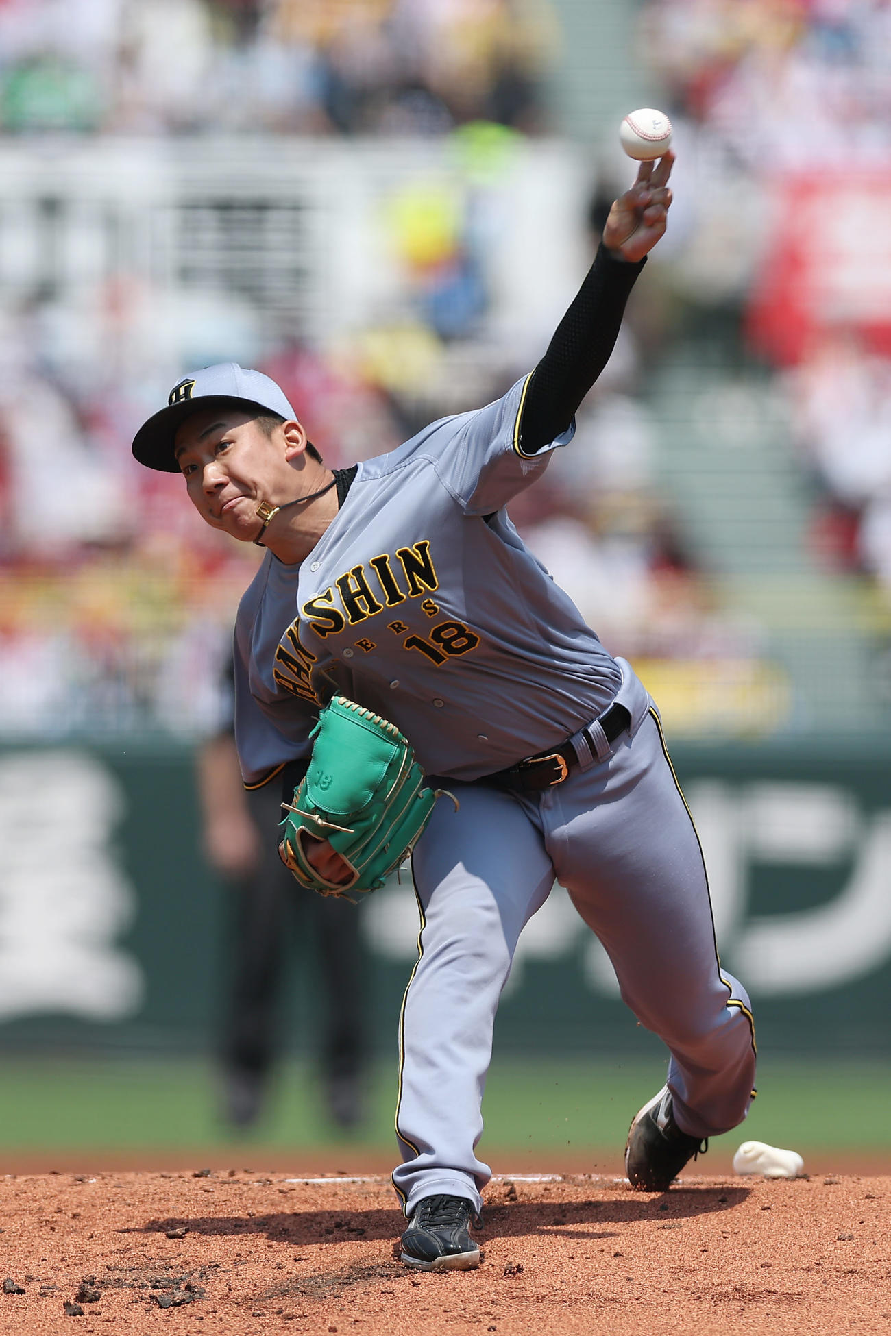 広島対阪神　力投する阪神先発の伊原（撮影・前田充）