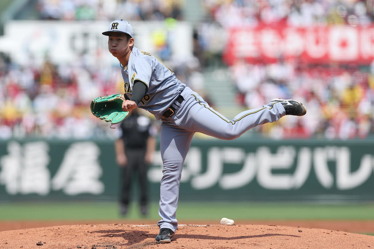 広島対阪神　力投する阪神先発の伊原（撮影・前田充）