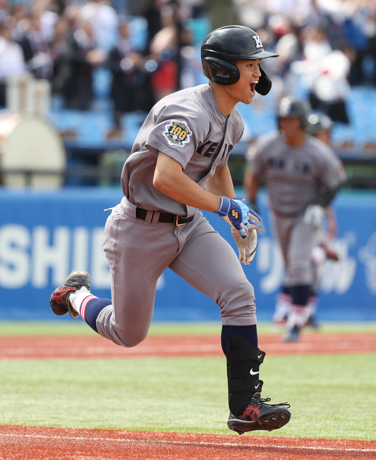 慶大対早大　4回表慶大1死一、三塁、林純は右前に適時打を放つ（撮影・柴田隆二）