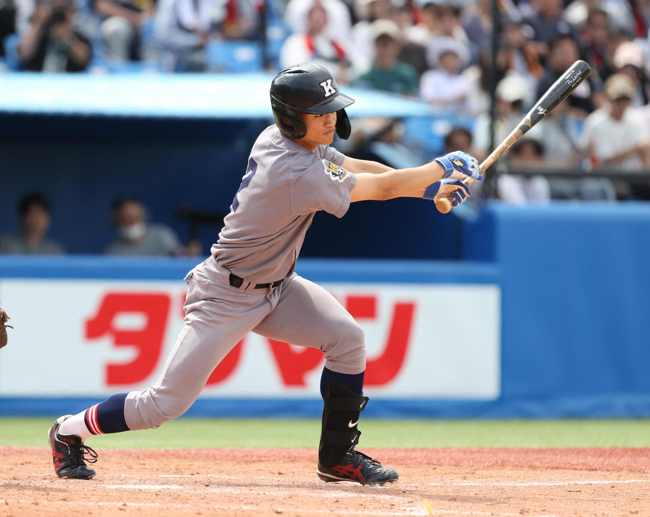 慶大対早大　4回表慶大1死一、三塁、林純は右前に適時打を放つ（撮影・柴田隆二）