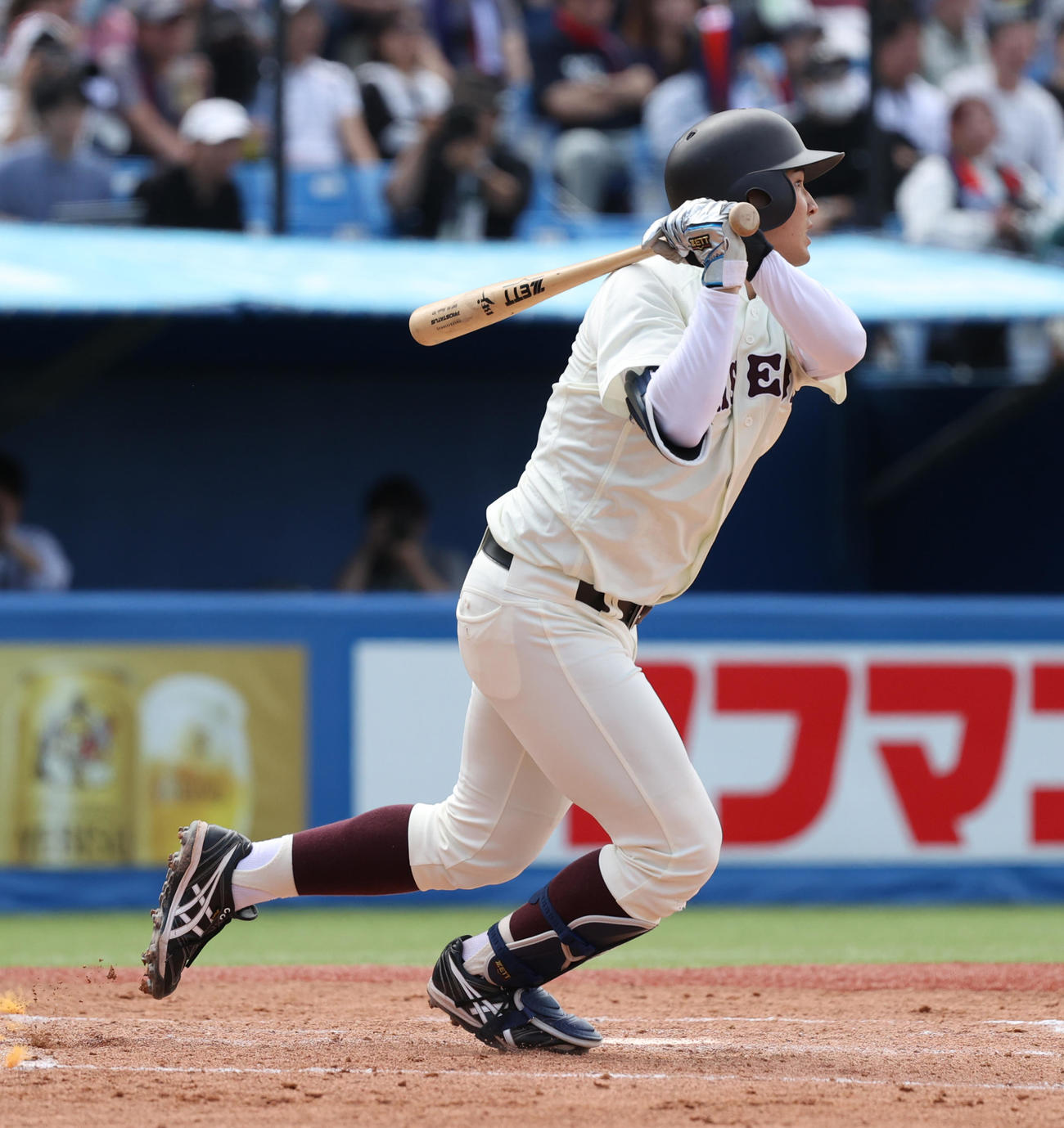 慶大対早大　3回裏早大2死満塁、前田健はバックスクリーンに満塁本塁打を放つ（撮影・柴田隆二）