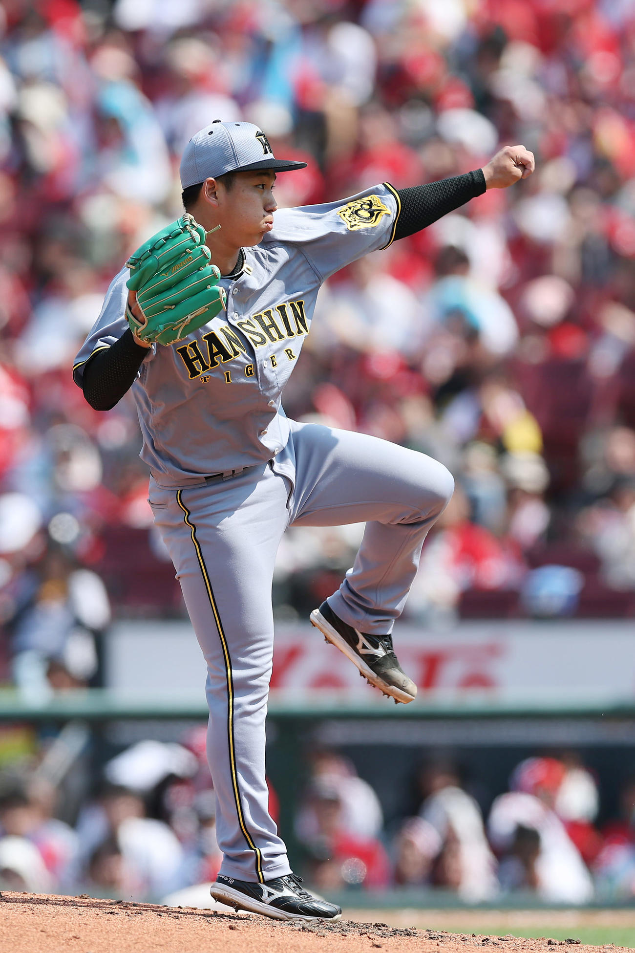 広島対阪神　力投する阪神先発の伊原（撮影・前田充）
