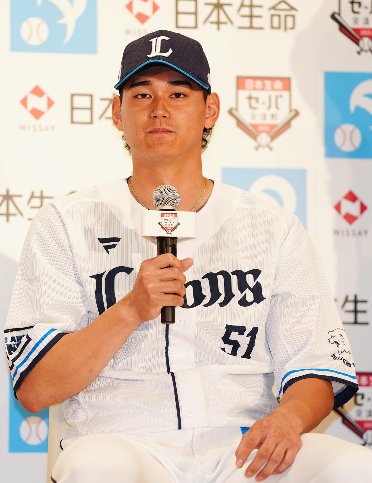 「日本生命セ・パ交流戦」開幕記者会見でのトークショーに臨む西武西川（撮影・江口和貴）