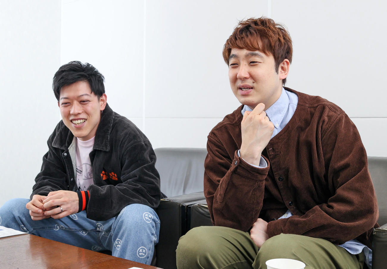 お笑いコンビ滝音、さすけ、秋定遼太郎（右）（2023年3月撮影）