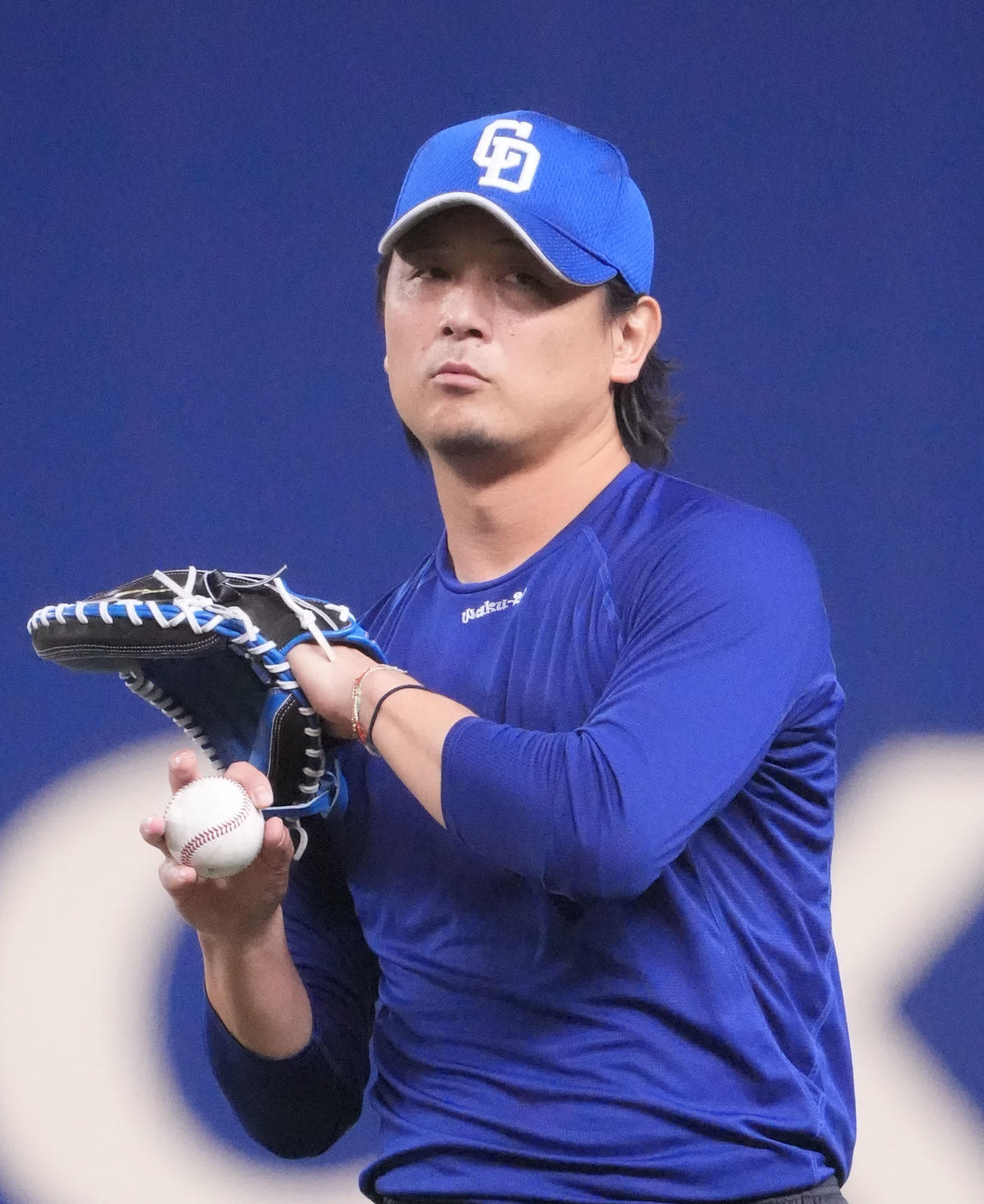 キャッチボールする涌井秀章（撮影・森本幸一）