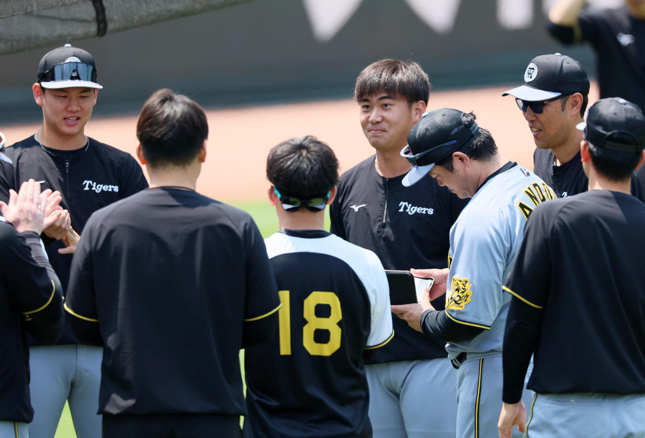 1日、1軍合流した阪神桐敷拓馬