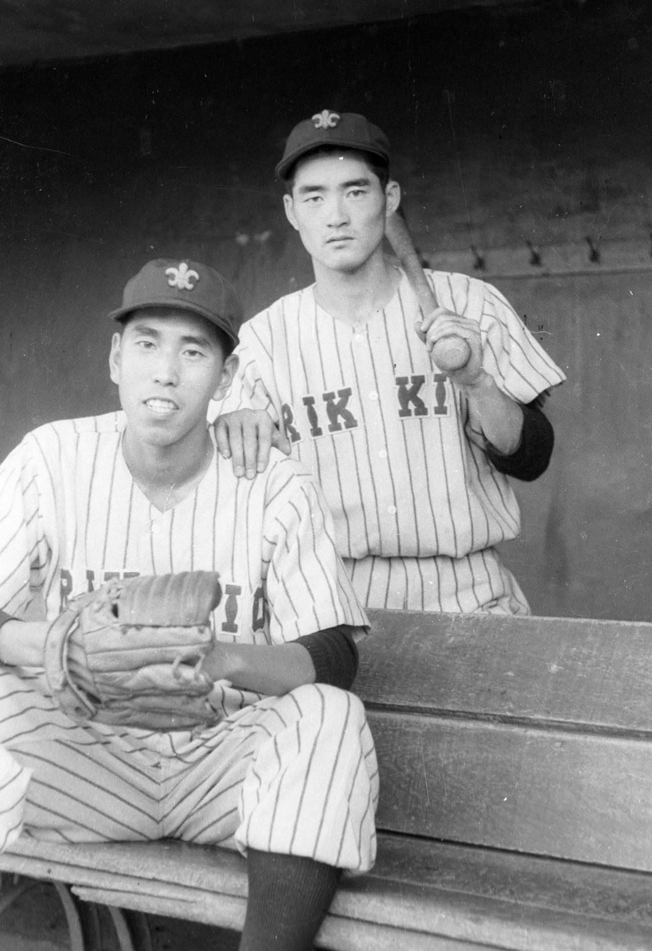 立大投打のヒーロー、4打数4安打（本塁打、二塁打）2打点の4番・長嶋茂雄と3安打完封の4年、東実投手