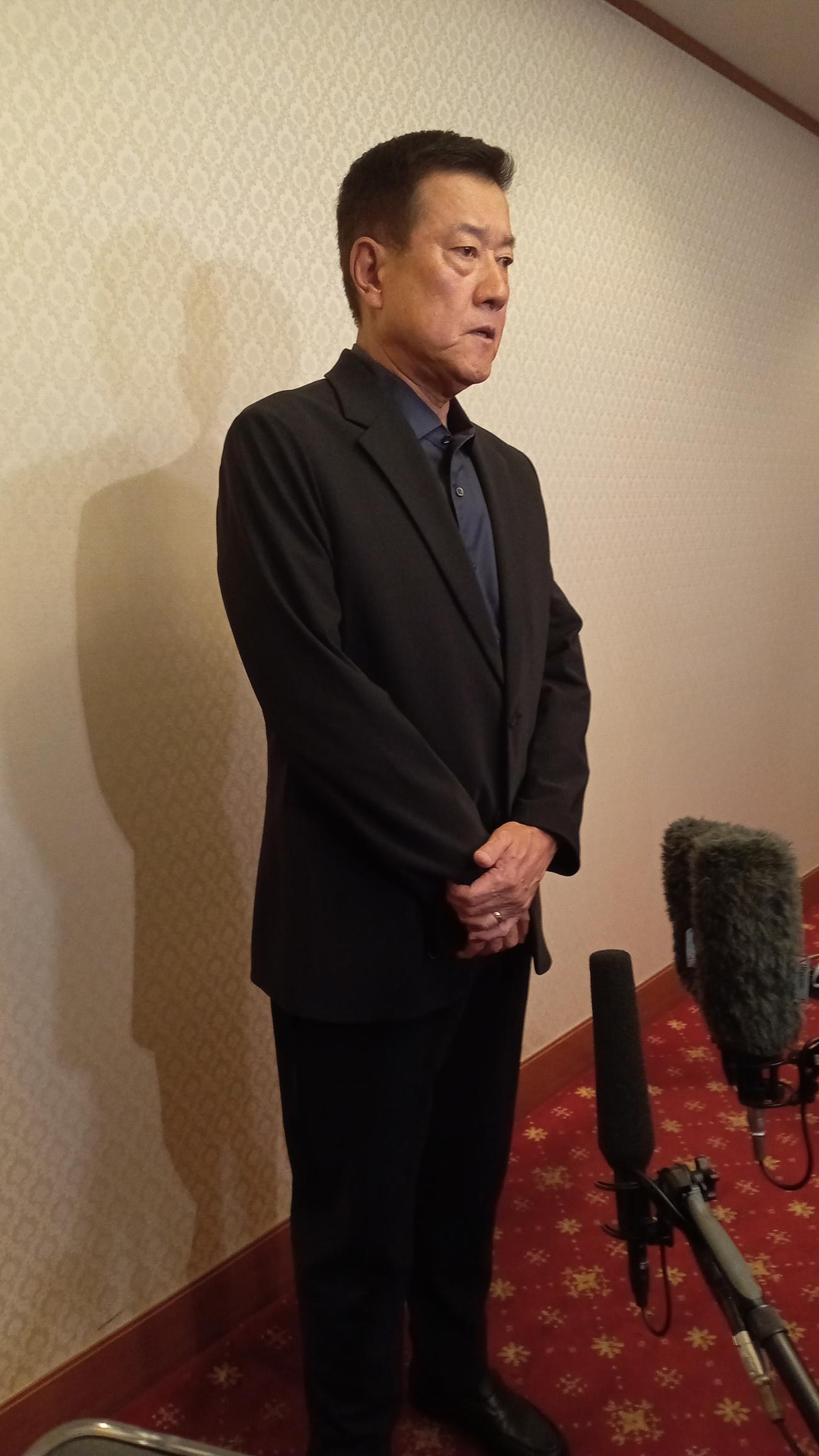 長嶋茂雄氏死去にともない取材に応じる前巨人原辰徳監督
