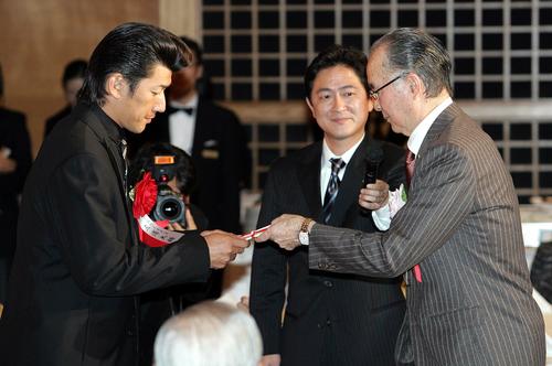 DeNA】三浦監督、長嶋茂雄さん追悼「会うだけでパワーをいただいてた