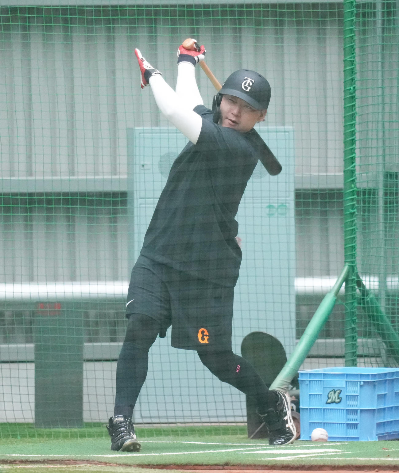 打撃練習する巨人丸（撮影・鈴木みどり）