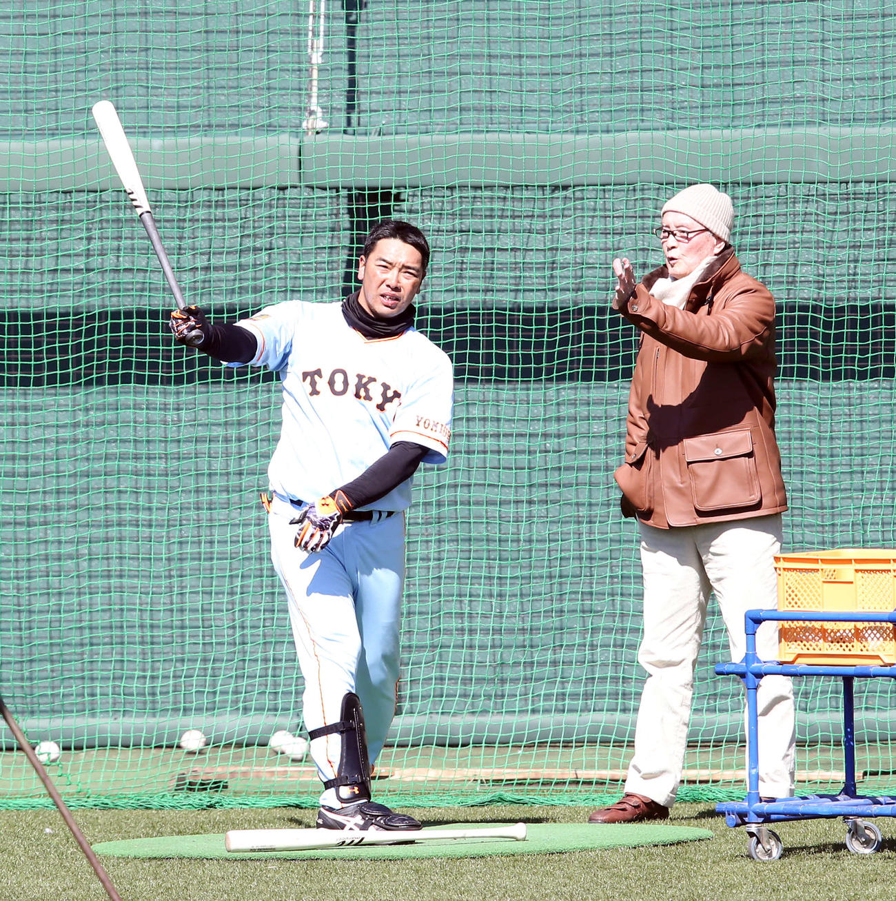 15年2月、阿部慎之助に打撃指導する長嶋茂雄終身名誉監督