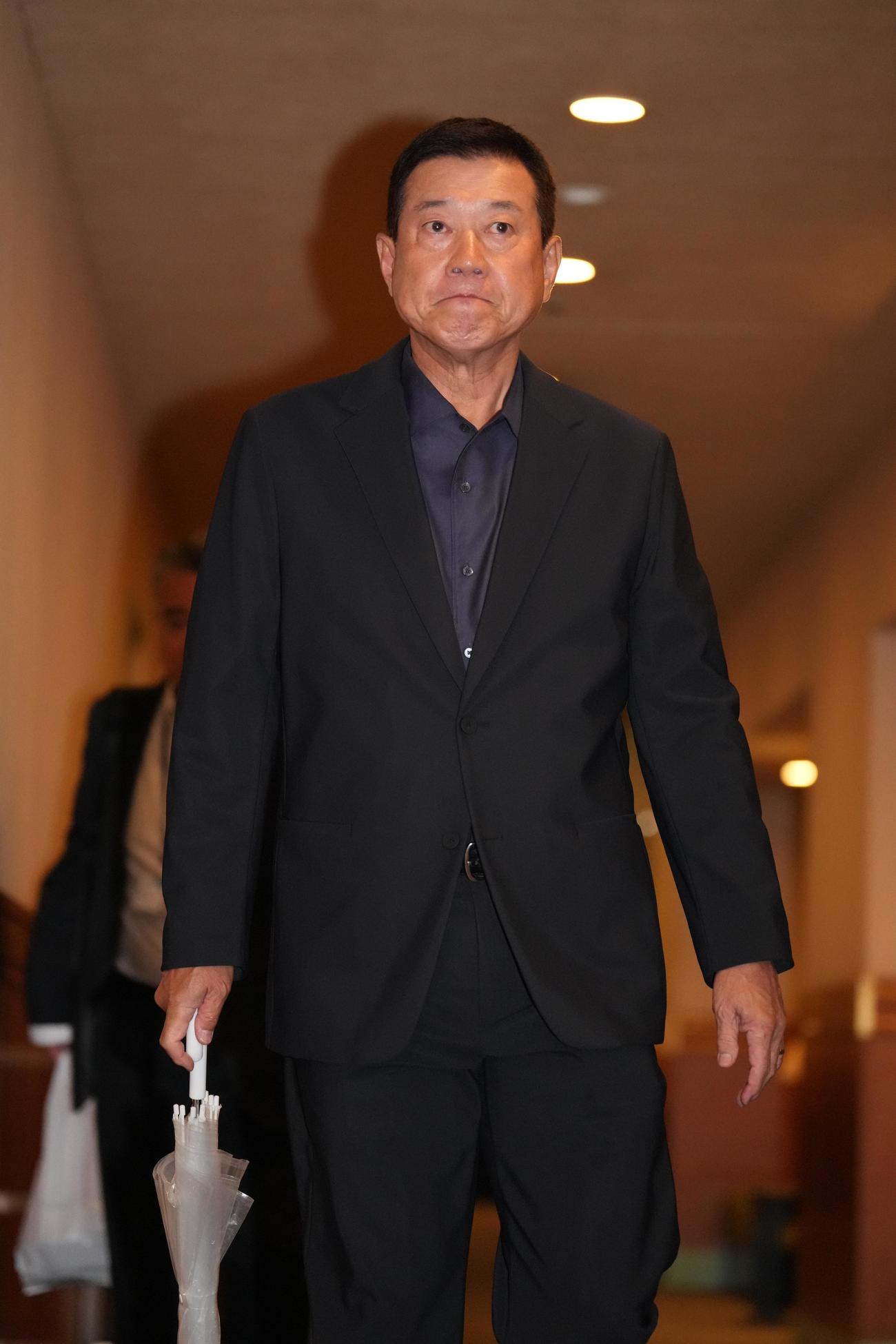 OB総会を終え引き揚げる原氏