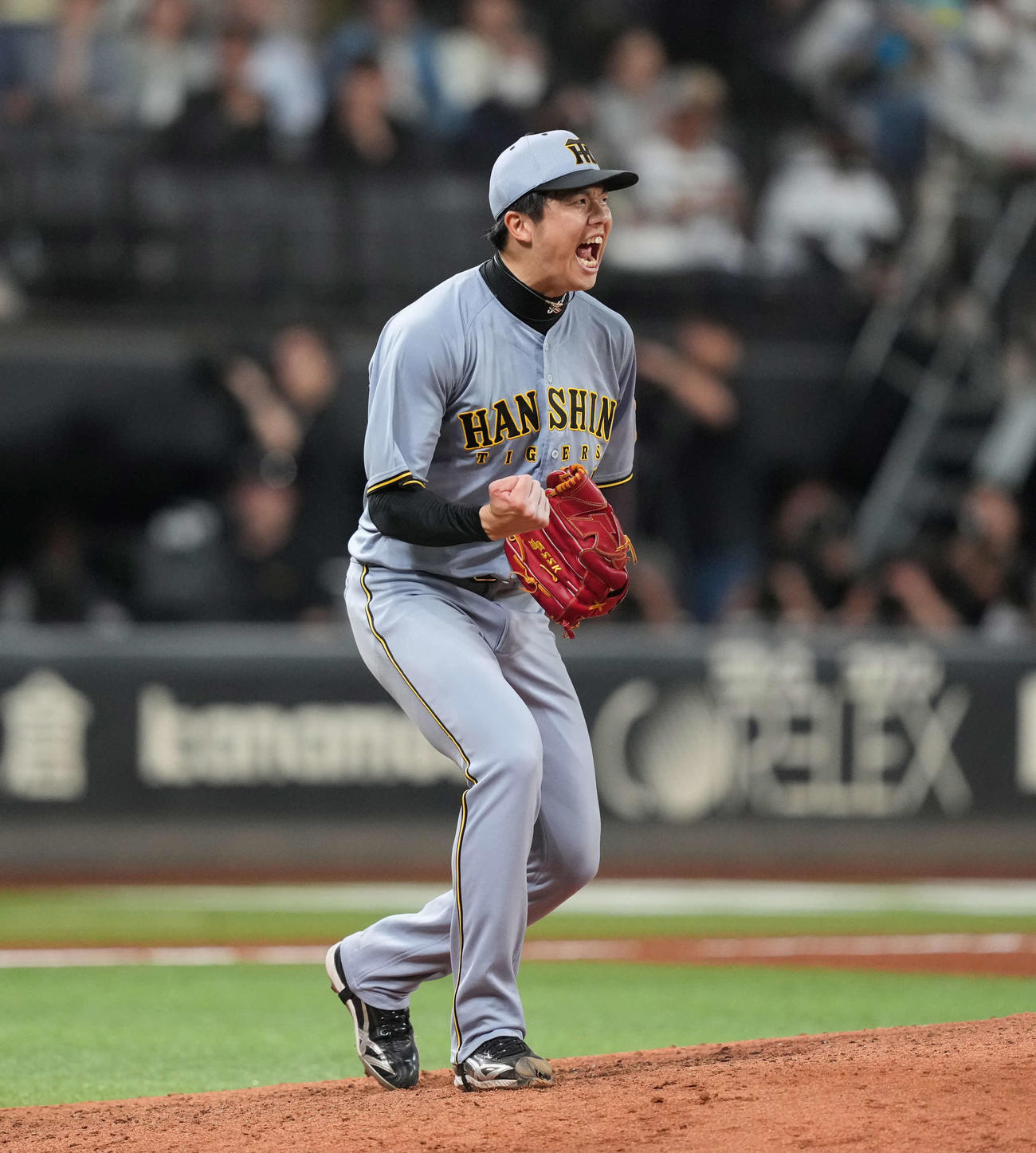 日本ハム対阪神　8回裏日本ハム2死二塁、清宮幸を三振に打ち取り雄たけびを上げる才木（撮影・井上学）