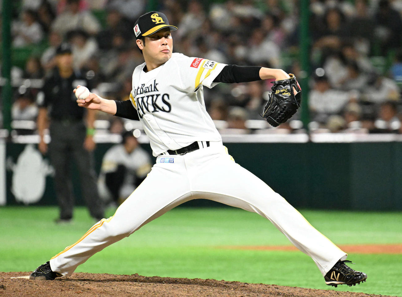 ソフトバンク対中日　ソフトバンク3番手投手・藤井（撮影・林敢治）
