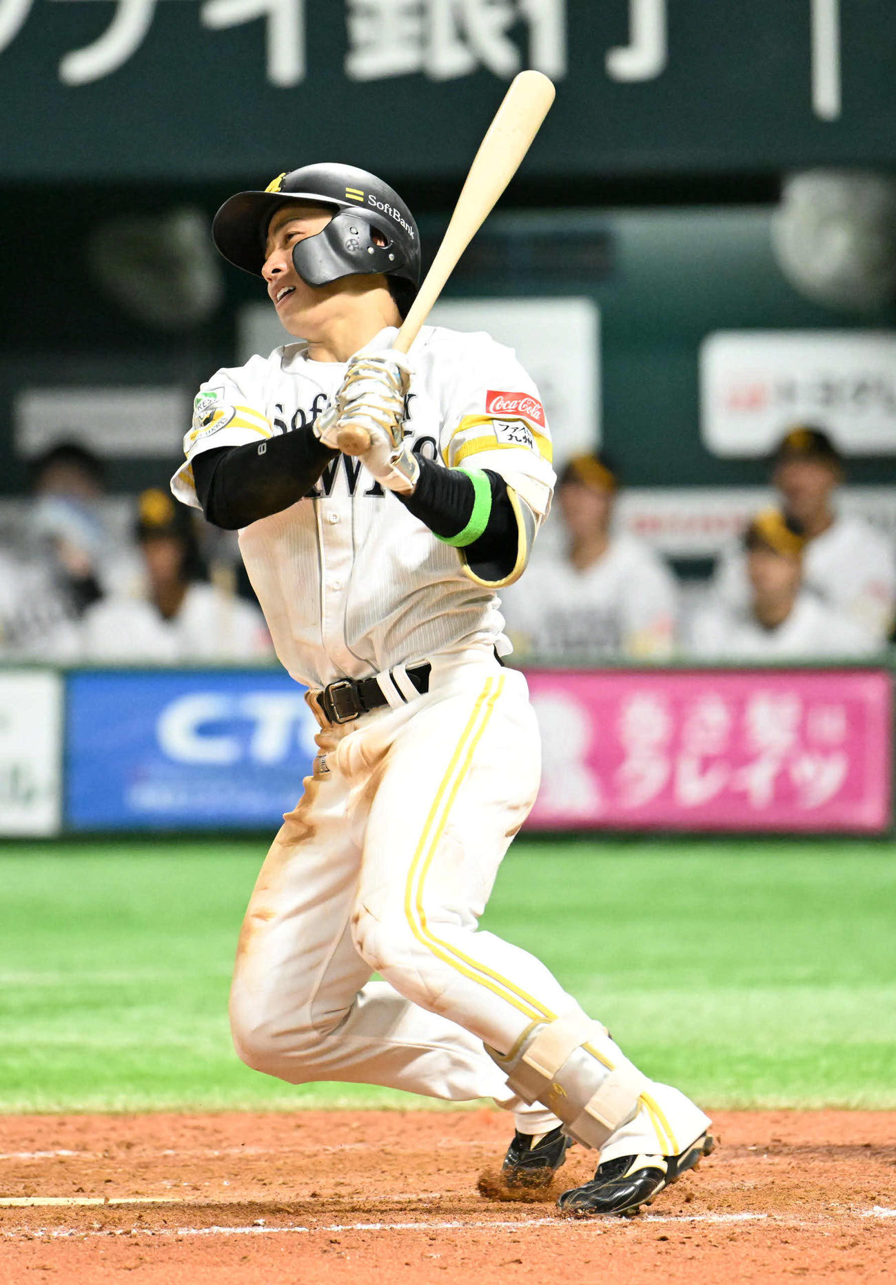 ソフトバンク対中日　4回裏ソフトバンク1死二塁、野村は左前安打を放つ（撮影・林敢治）