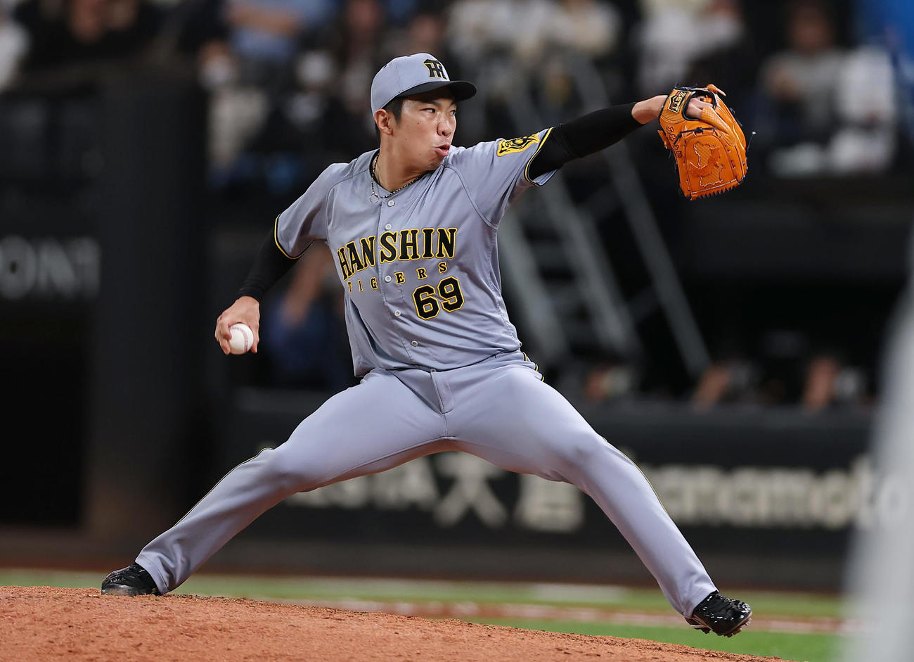 日本ハム対阪神　阪神2番手の石井（撮影・前田充）