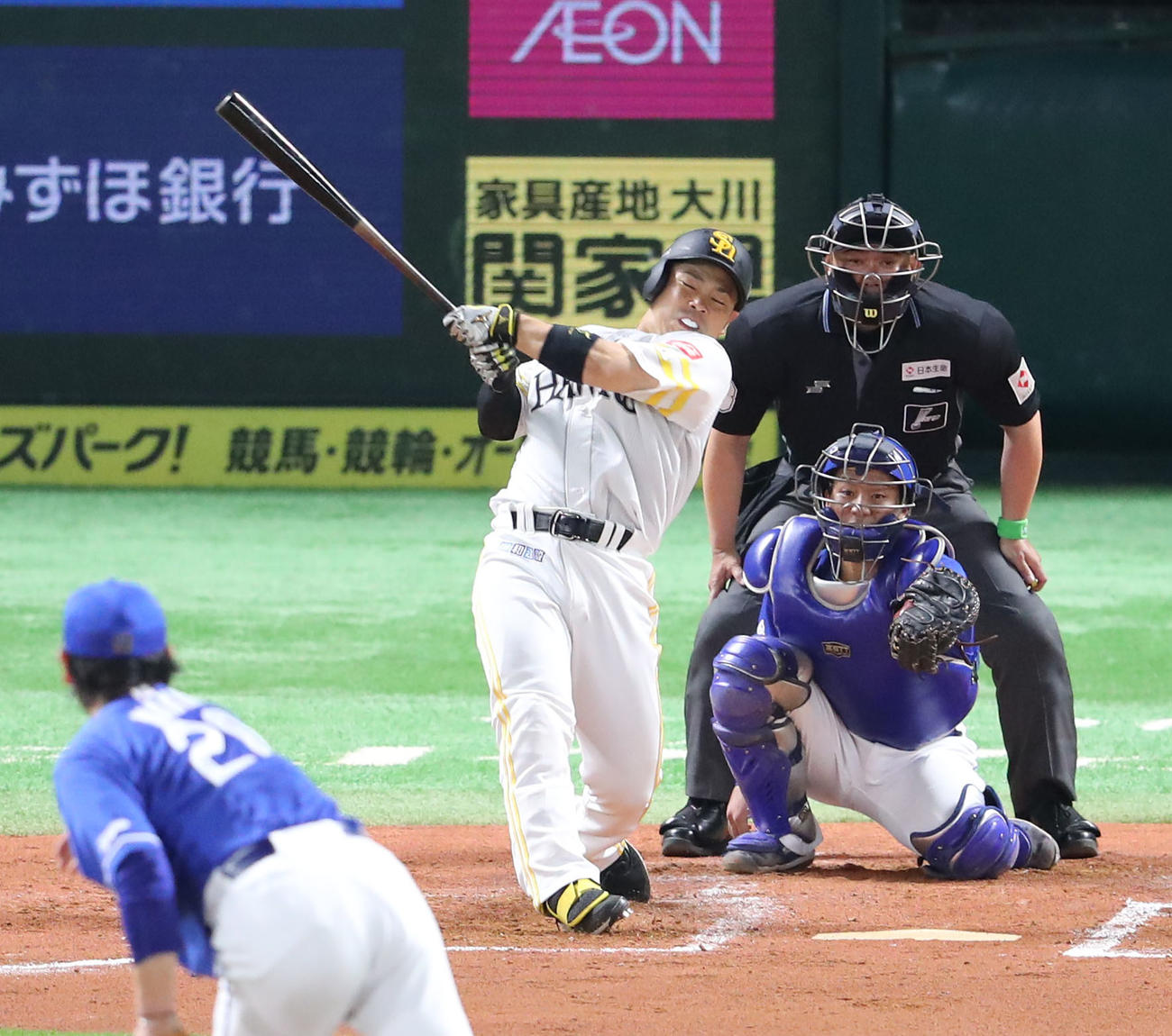 ソフトバンク対中日　2回裏ソフトバンク無死、近藤は右前安打を放つ（撮影・梅根麻紀）