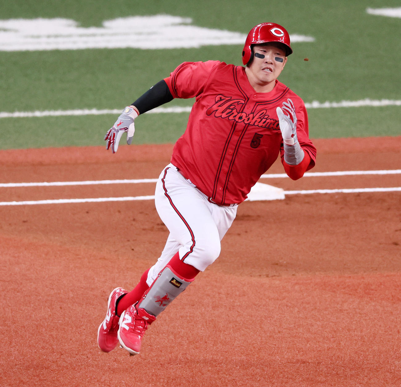 オリックス対広島　1回表広島無死二塁、小園は右越え適時二塁打を放つ（撮影・加藤哉）