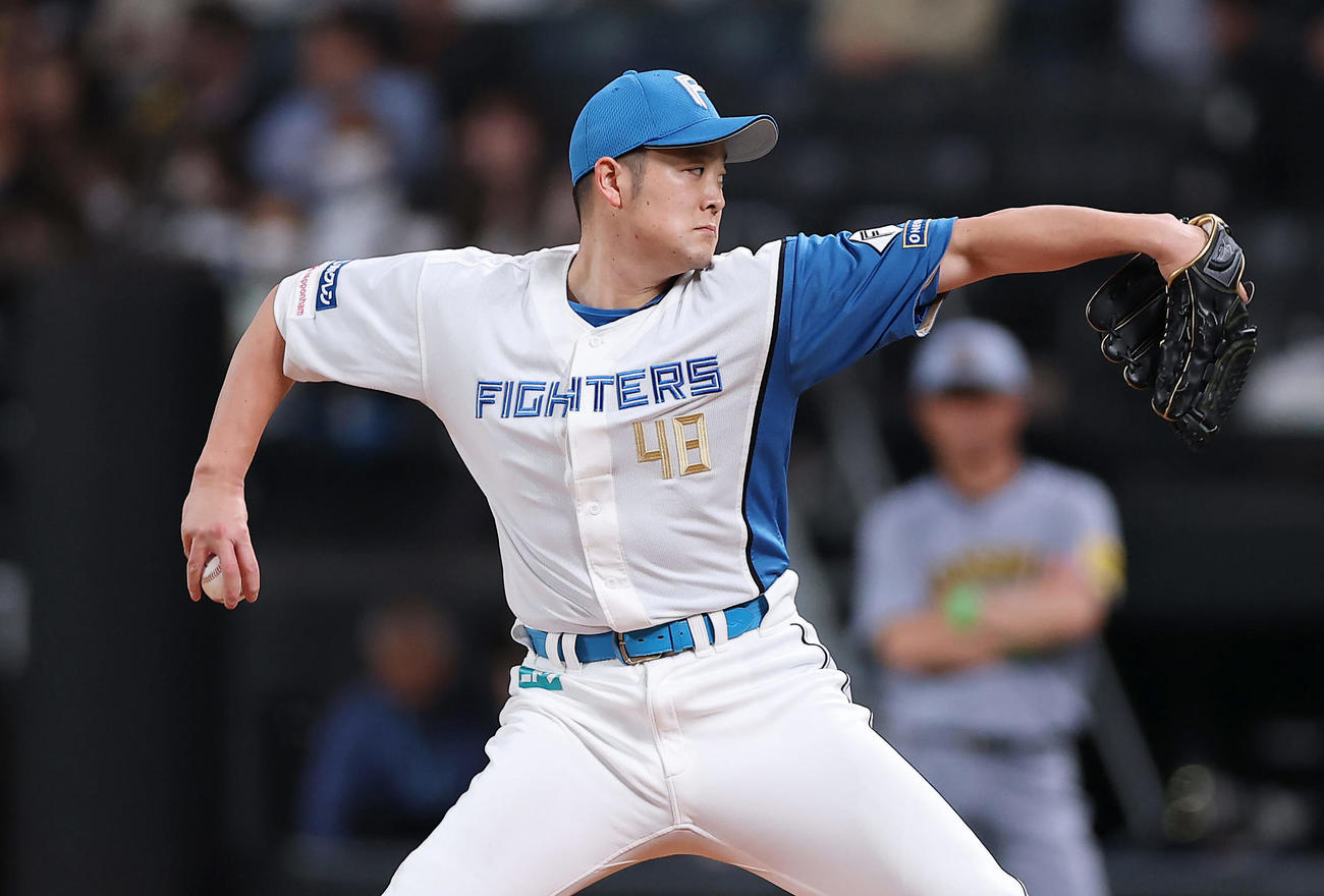 日本ハム対阪神　日本ハム2番手の斎藤（撮影・前田充）