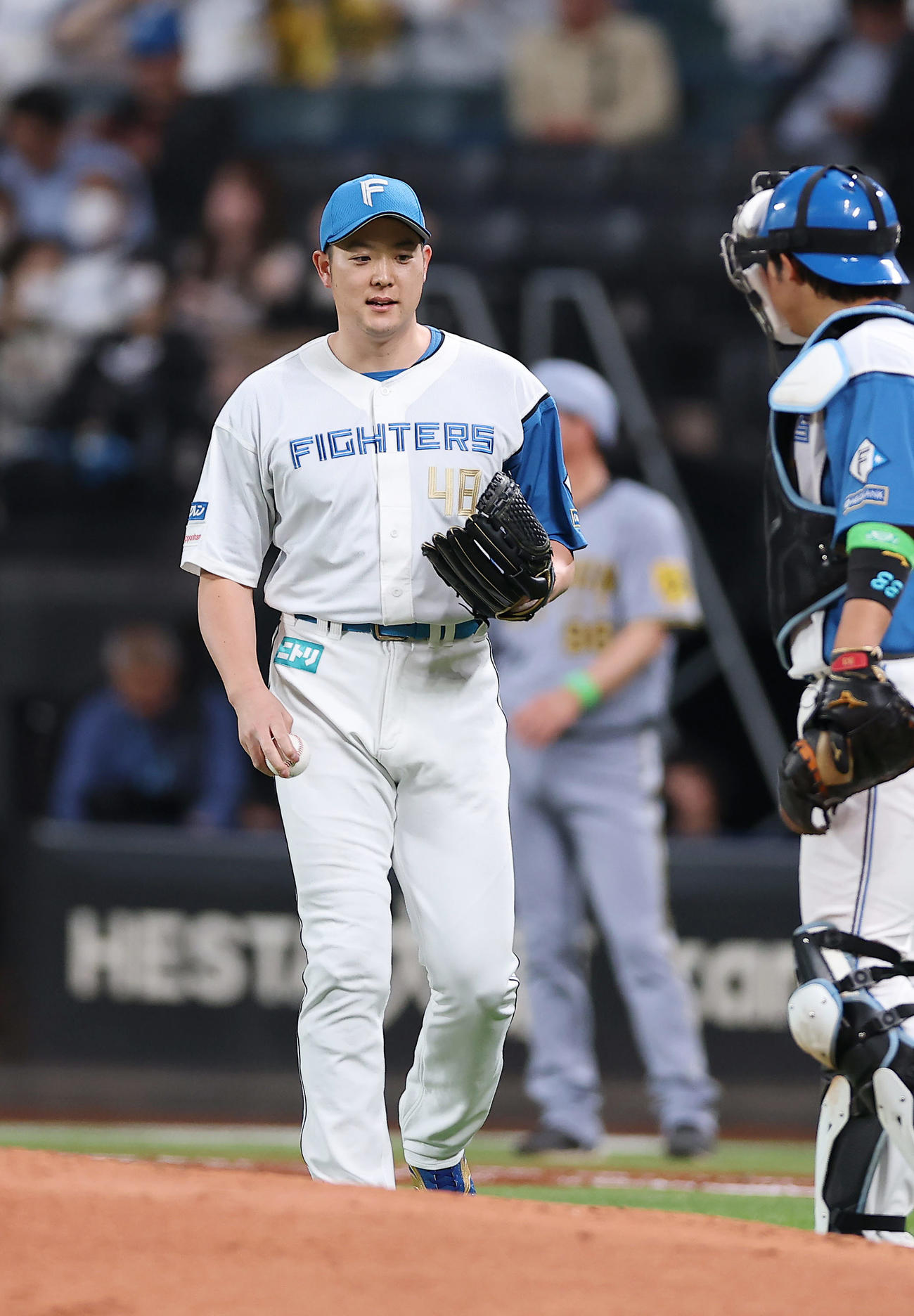 日本ハム対阪神　3回表阪神1死二塁、日本ハム2番手でマウンドに上がる斎藤（撮影・前田充）