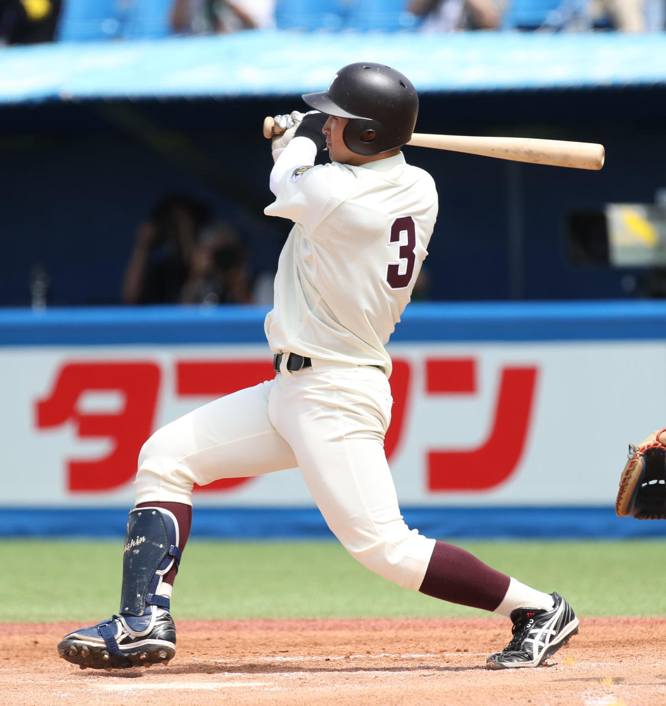 明大対早大　1回裏早大1死二塁、前田健は右前に適時打を放つ（撮影・柴田隆二）