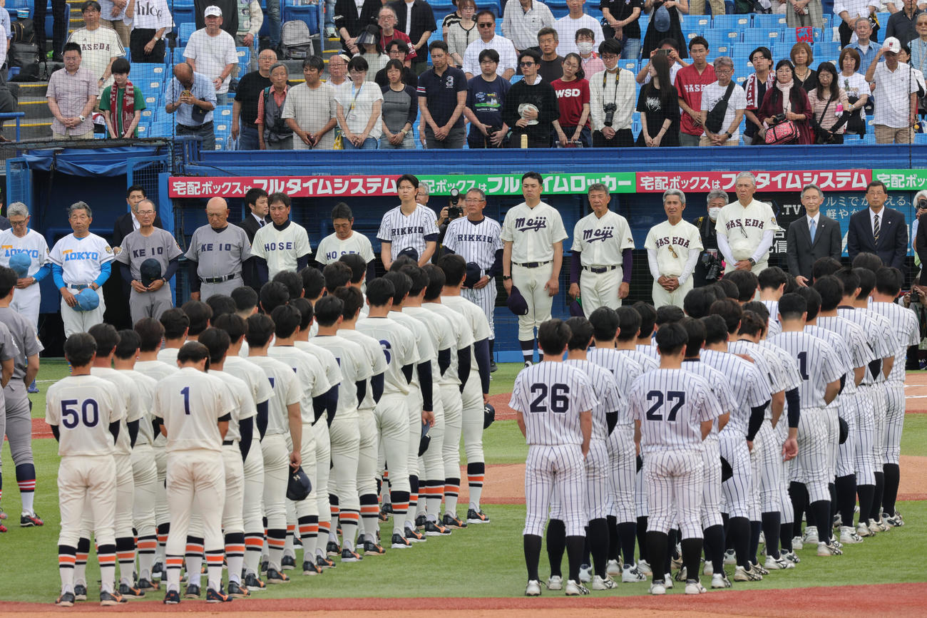 閉会式で、長嶋茂雄さんの逝去を悼み、黙とうが捧げられた（撮影・野上伸悟）