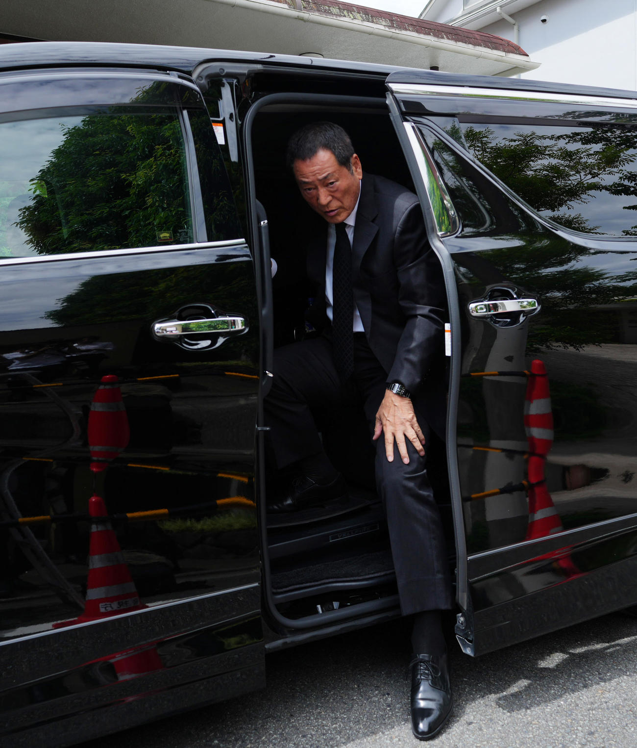 弔問に訪れた中畑氏（撮影・菅敏）