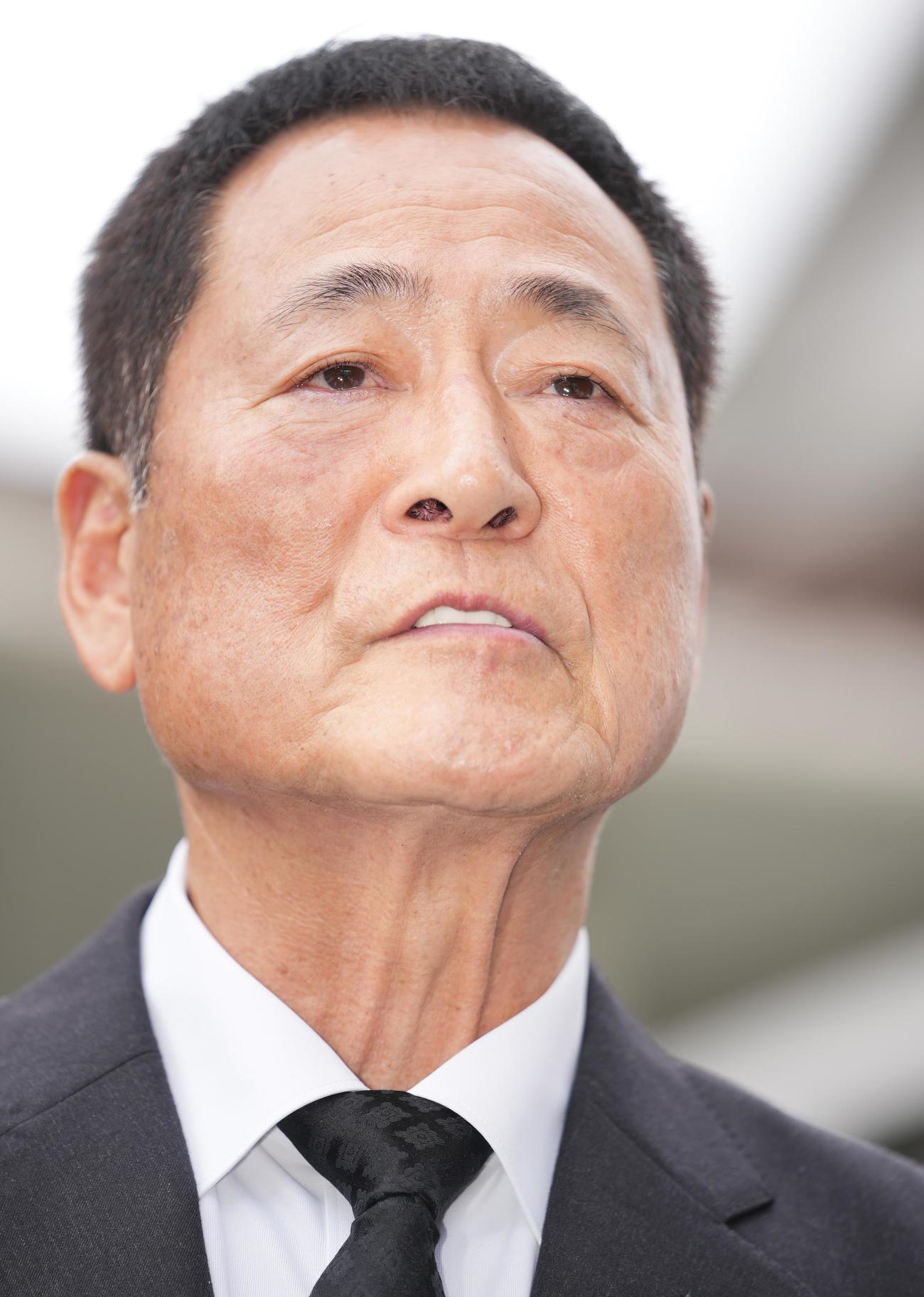 長嶋茂雄さん宅に弔問に訪れ取材に応じる中畑氏（撮影・垰建太）