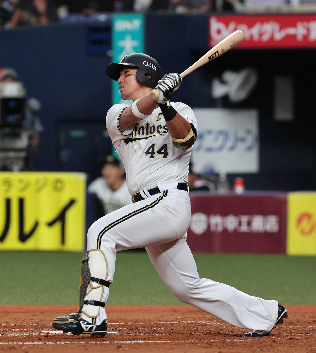 オリックス対広島　4回裏オリックス1死一、三塁、頓宮は左翼へ適時二塁打を放つ（撮影・西尾就之）