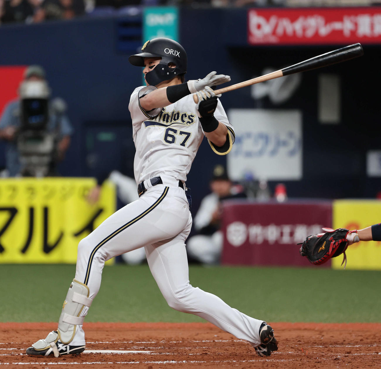 オリックス対広島　4回裏オリックス無死二、三塁、中川は左翼へ2点適時二塁打を放つ（撮影・西尾就之）