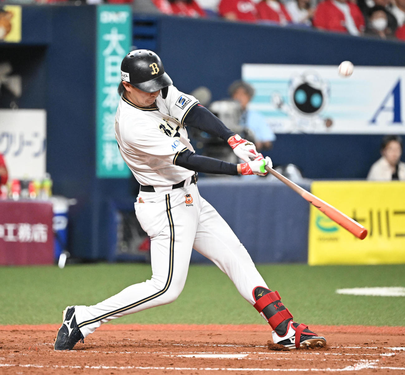 オリックス対広島　4回裏オリックス無死満塁、右前適時打を放つ紅林（撮影・和賀正仁）