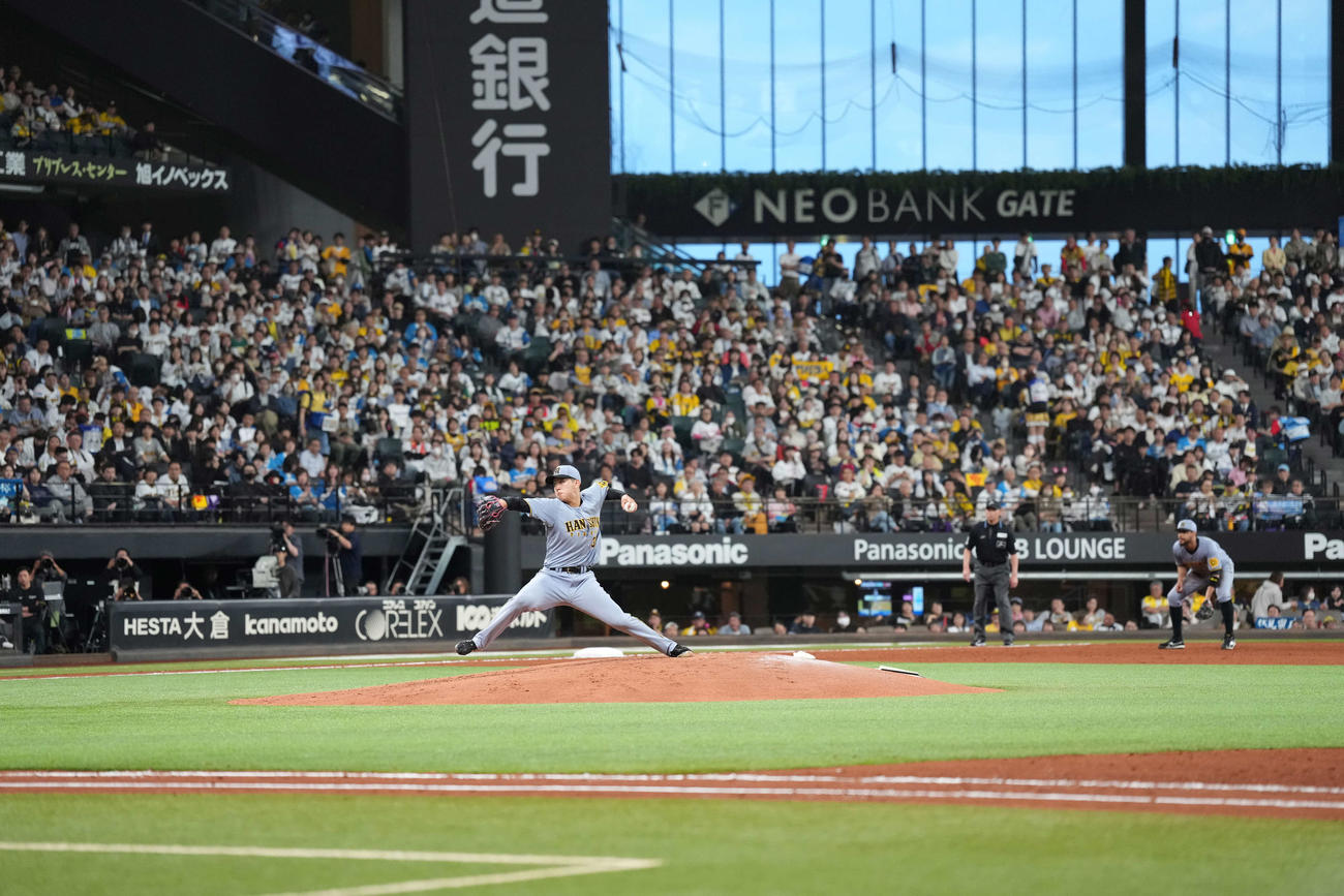 日本ハム対阪神　阪神先発の門別（撮影・井上学）