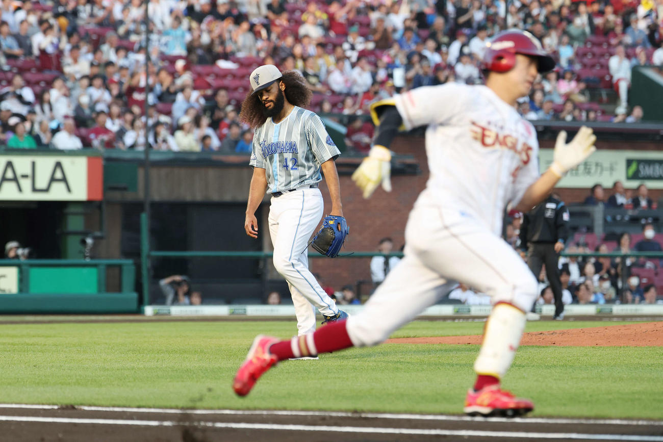 楽天対DeNA 1回裏楽天2死一、三塁、渡辺佳に右2点適時二塁打を浴びるジャクソン（撮影・宮地輝）